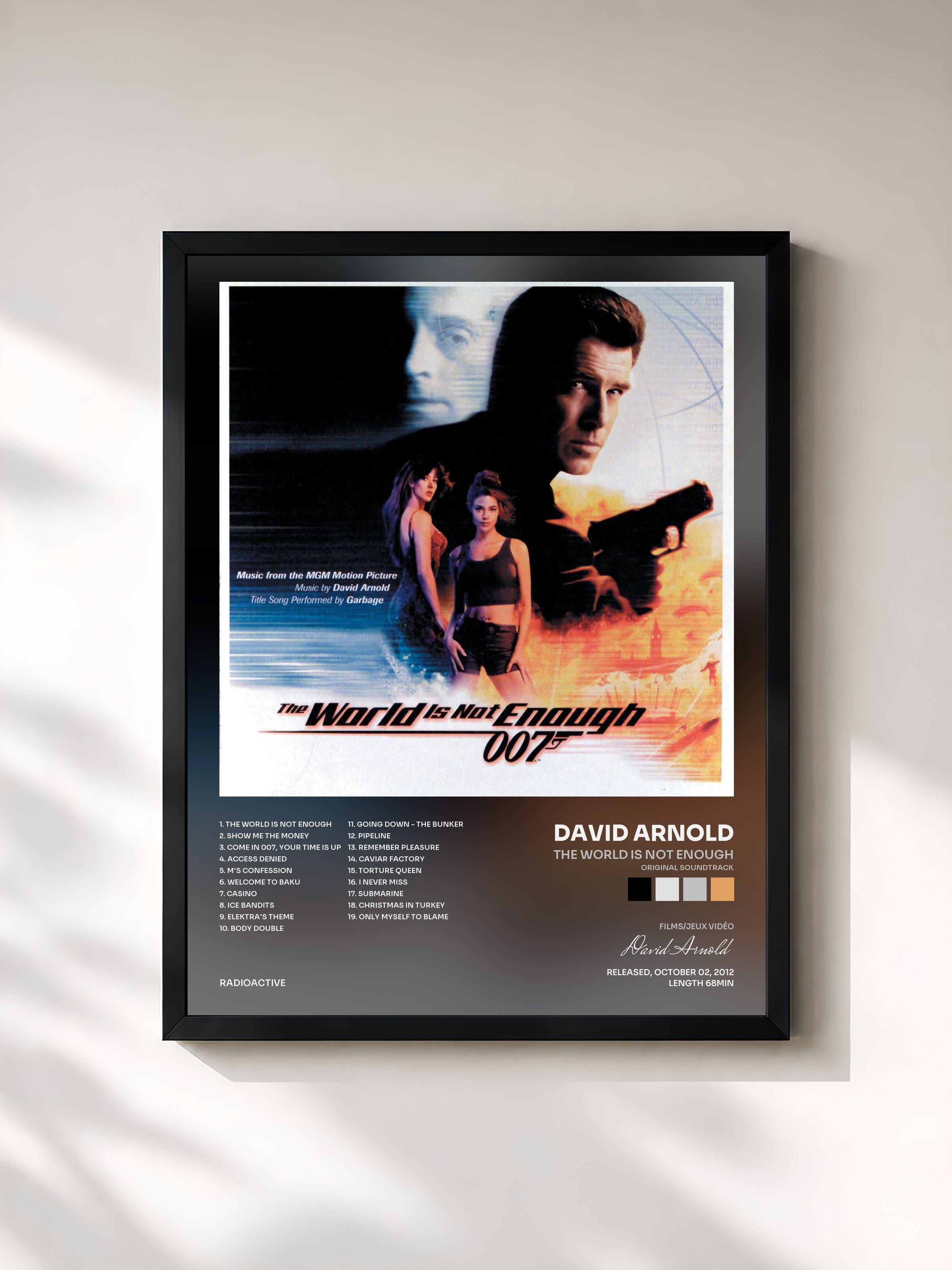 #noir Tableau de l'album The World Is Not Enough (Original Soundtrack) de David Arnold, cadre noir, imprimé et encadré en France