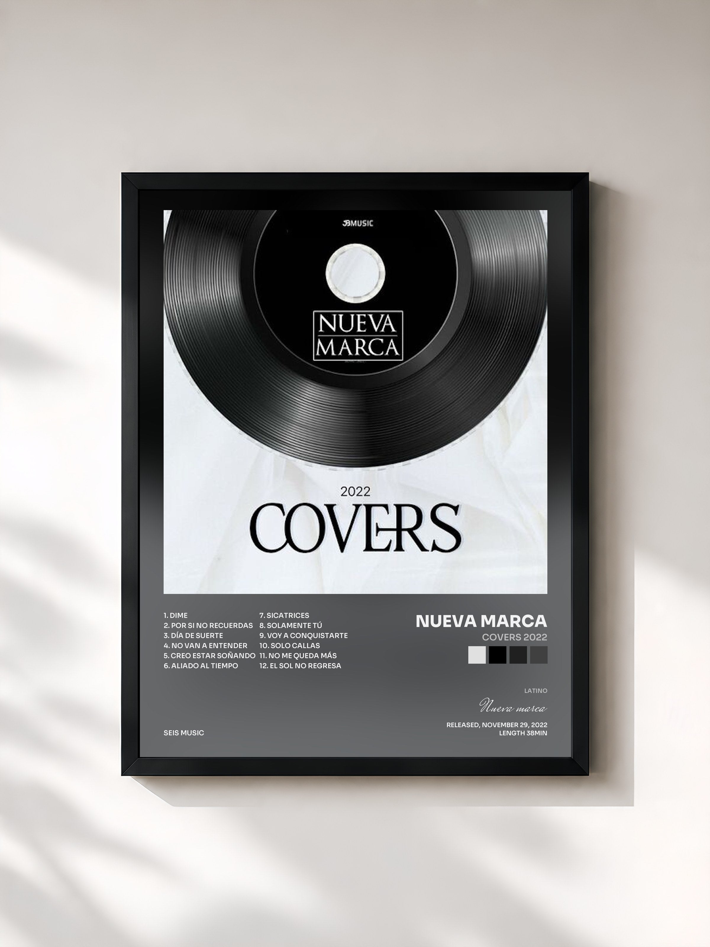 #noir Tableau de l'album Covers 2022 de Nueva marca, cadre noir, imprimé et encadré en France