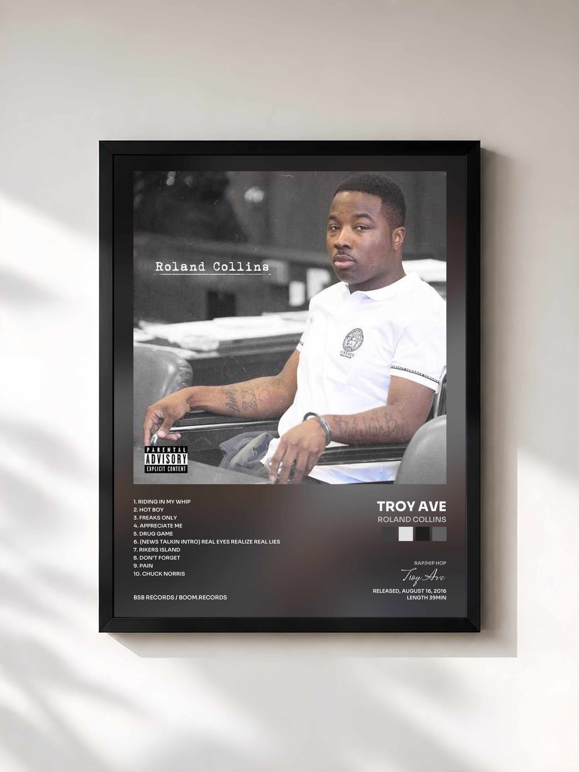 #noir Tableau de l'album Roland Collins de Troy Ave, cadre noir, imprimé et encadré en France