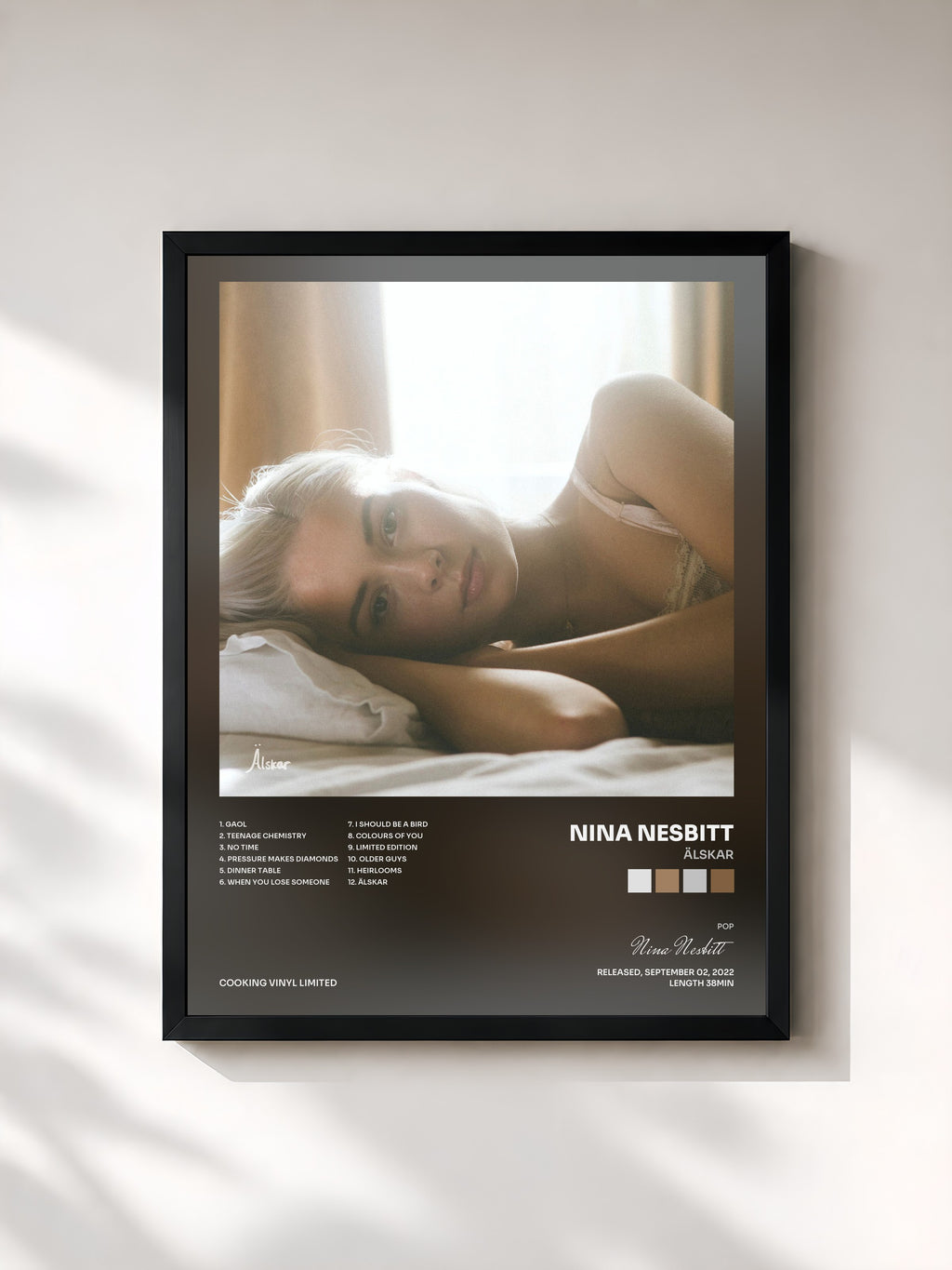 #noir Tableau de l'album Älskar de Nina Nesbitt, cadre noir, imprimé et encadré en France