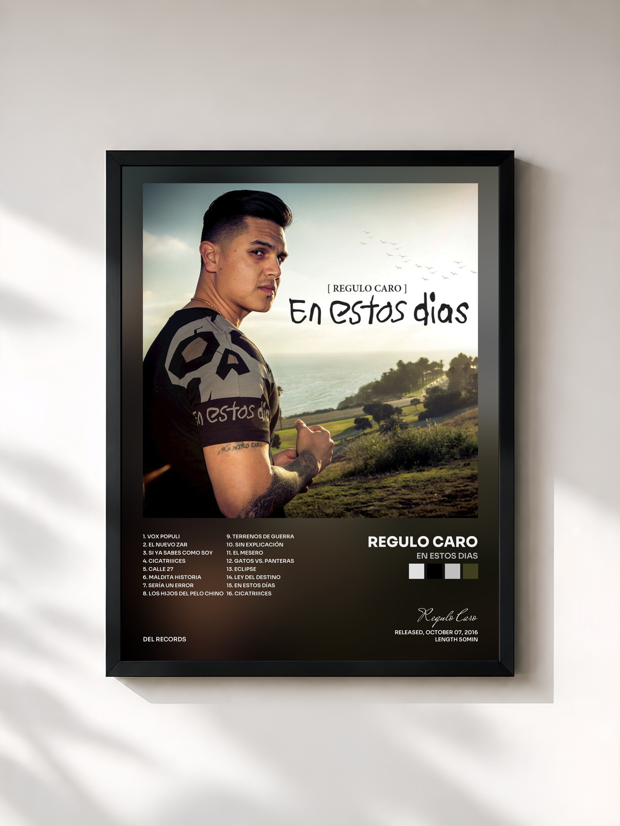 #noir Tableau de l'album En Estos Dias de Regulo Caro, cadre noir, imprimé et encadré en France