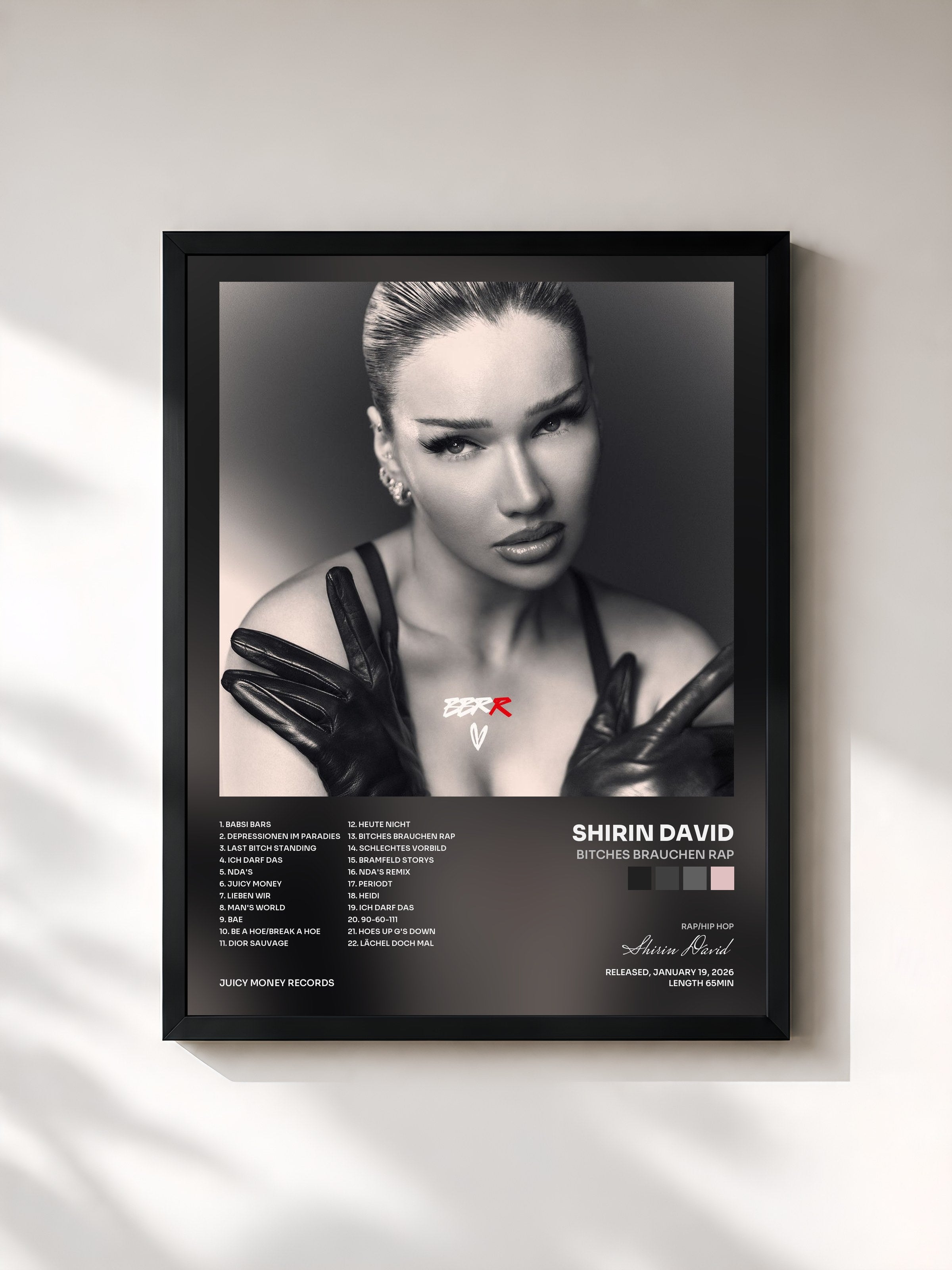 #noir Tableau de l'album Bitches brauchen Rap de Shirin David, cadre noir, imprimé et encadré en France