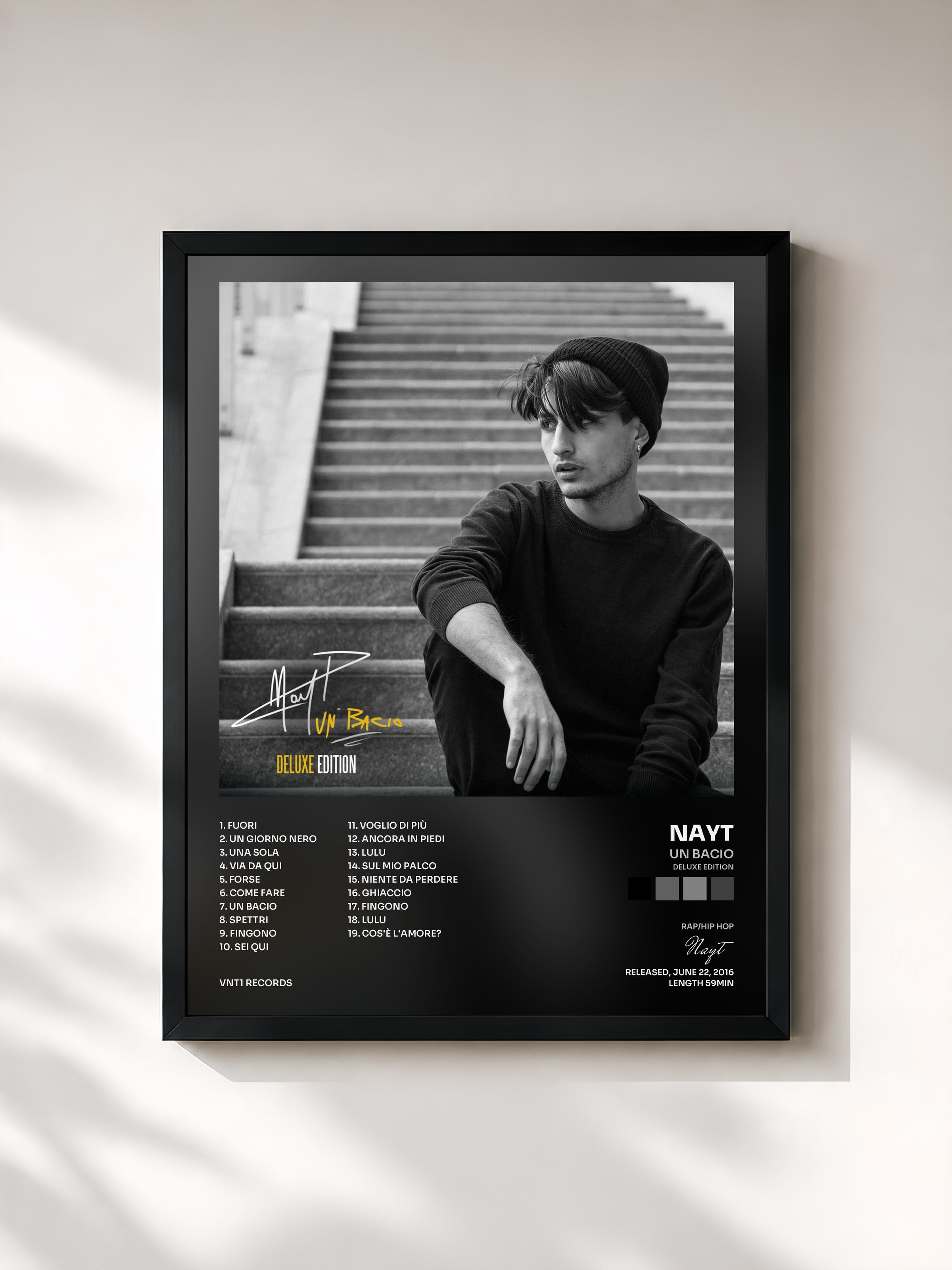 #noir Tableau de l'album Un bacio (Deluxe Edition) de Nayt, cadre noir, imprimé et encadré en France