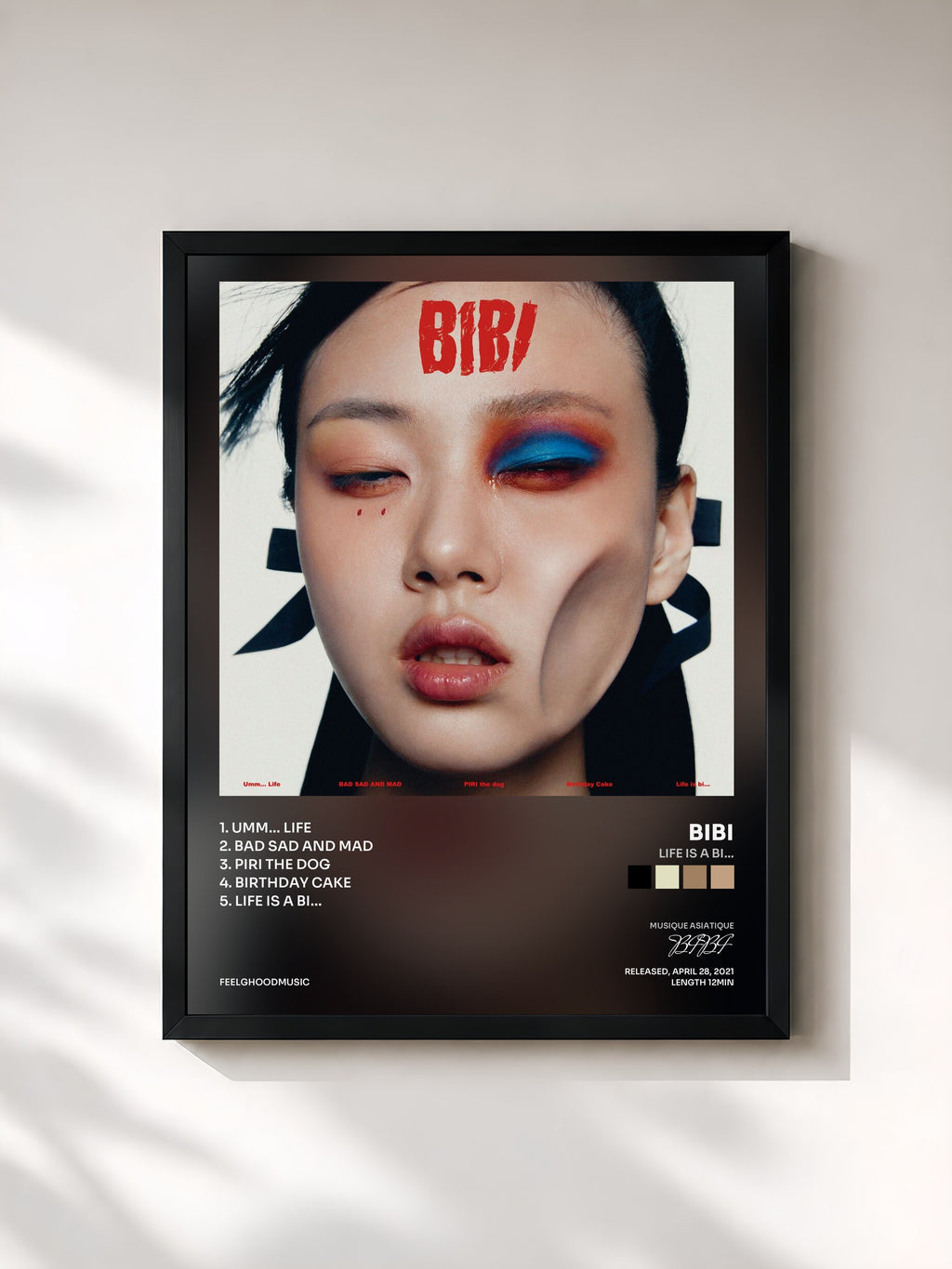 #noir Tableau de l'album Life is a Bi… de BIBI, cadre noir, imprimé et encadré en France