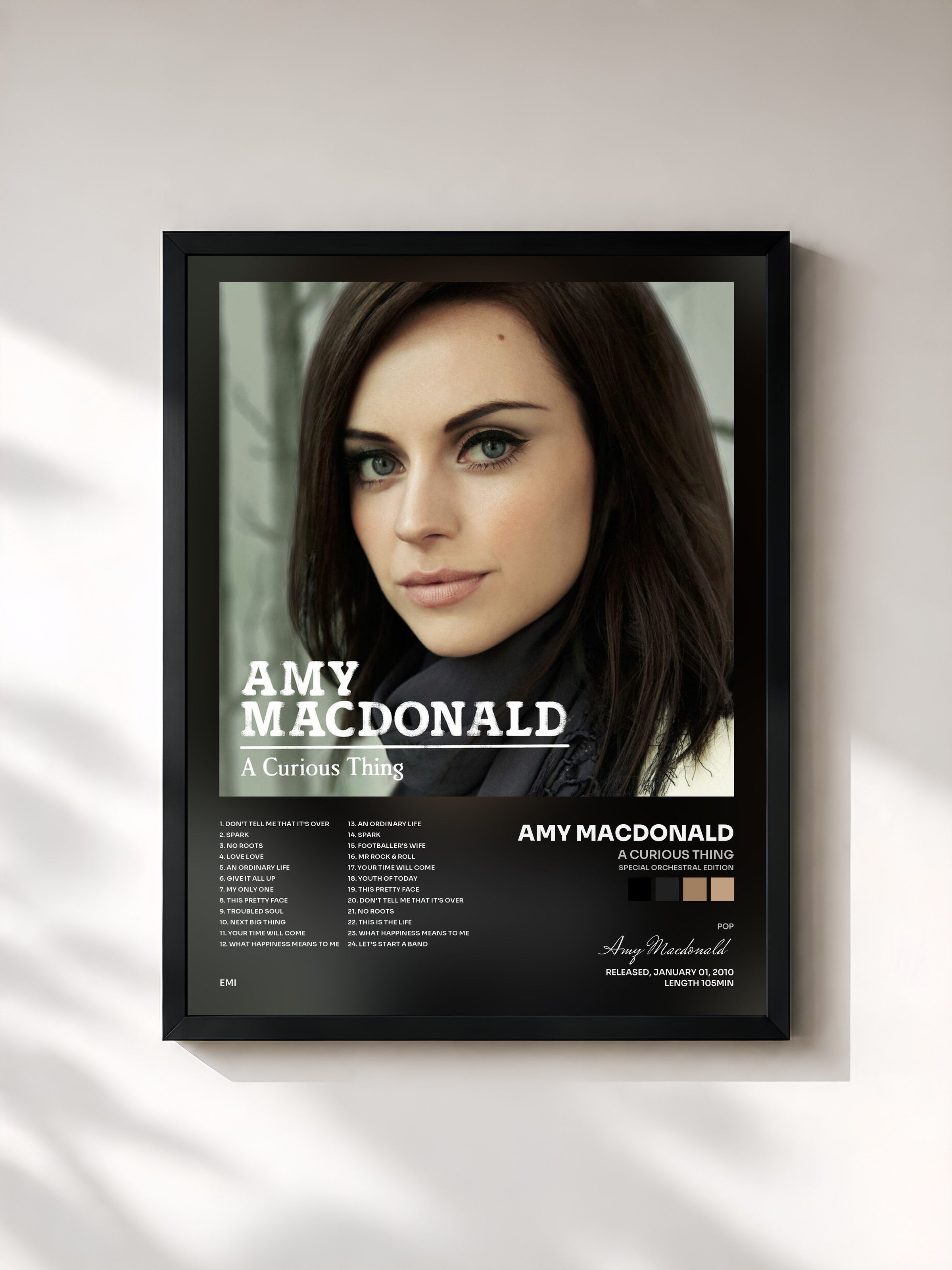 #noir Tableau de l'album A Curious Thing (Special Orchestral Edition) de Amy Macdonald, cadre noir, imprimé et encadré en France