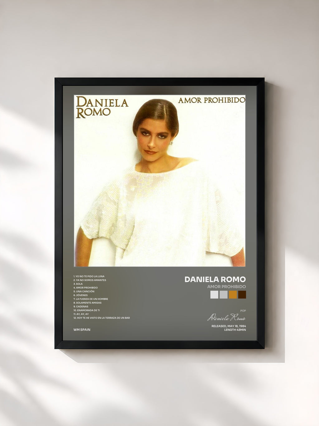 #noir Tableau de l'album Amor prohibido de Daniela Romo, cadre noir, imprimé et encadré en France