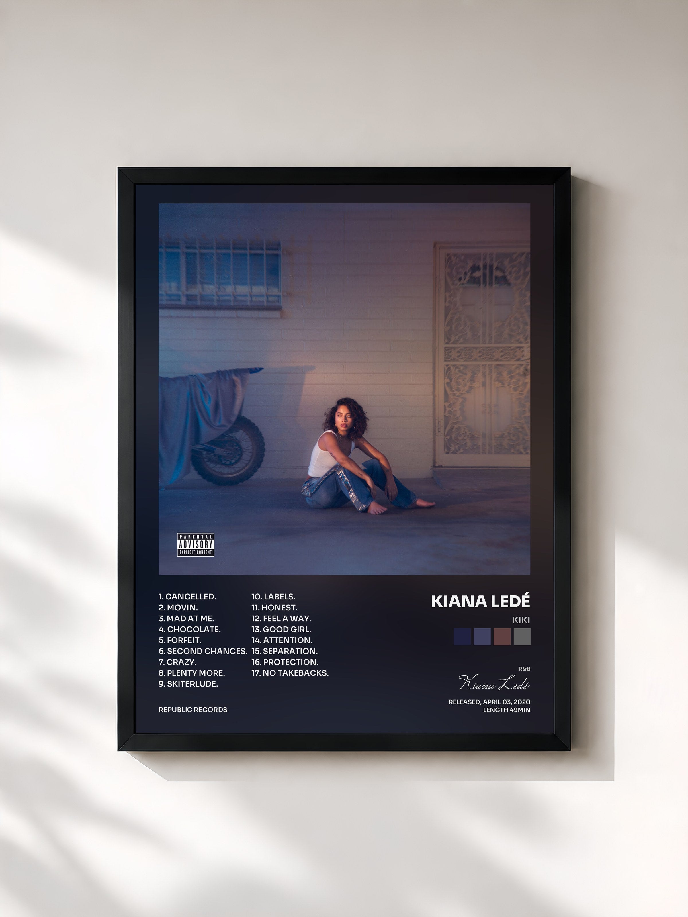 #noir Tableau de l'album KIKI de Kiana Ledé, cadre noir, imprimé et encadré en France