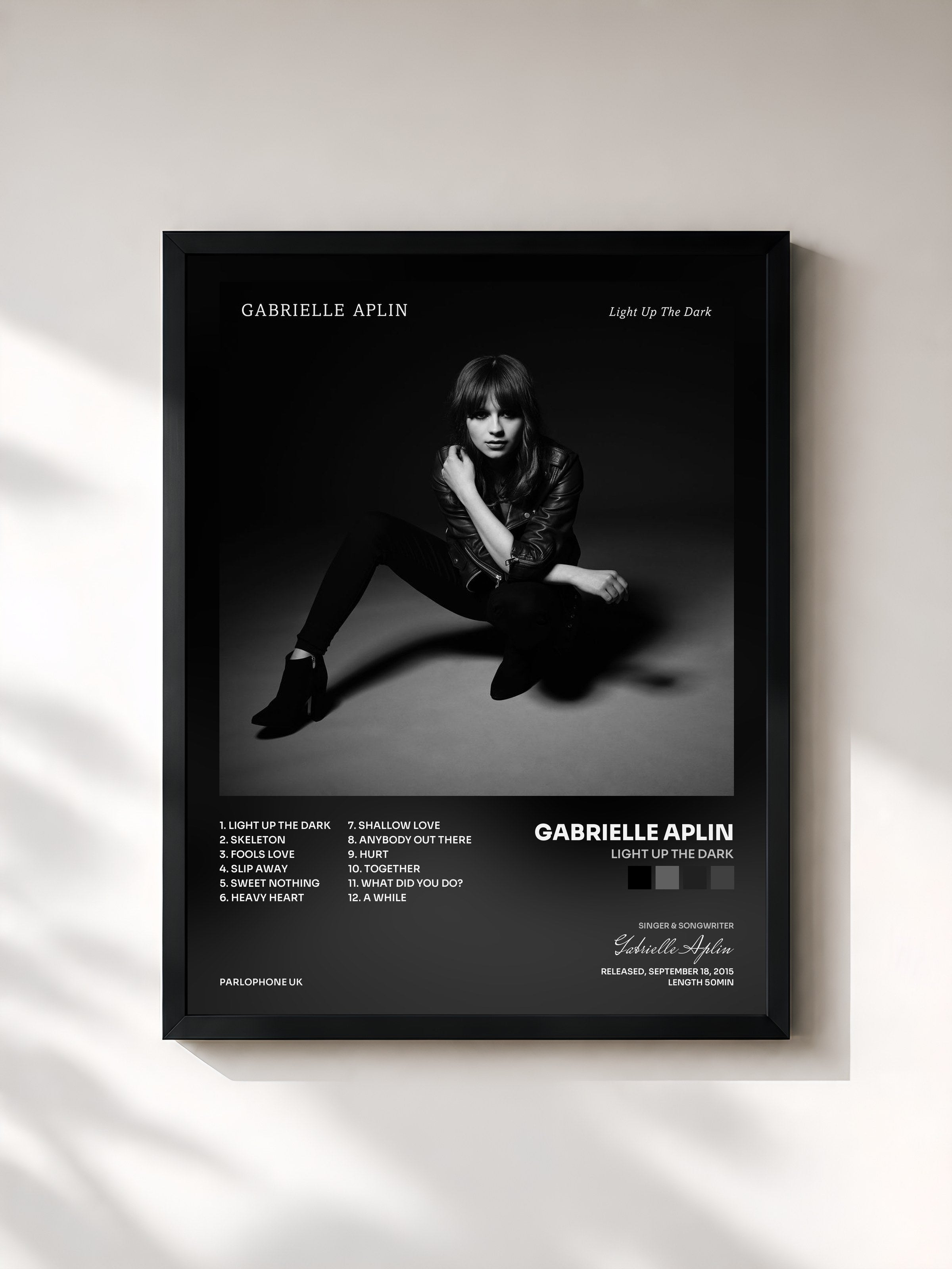 #noir Tableau de l'album Light up the Dark de Gabrielle Aplin, cadre noir, imprimé et encadré en France