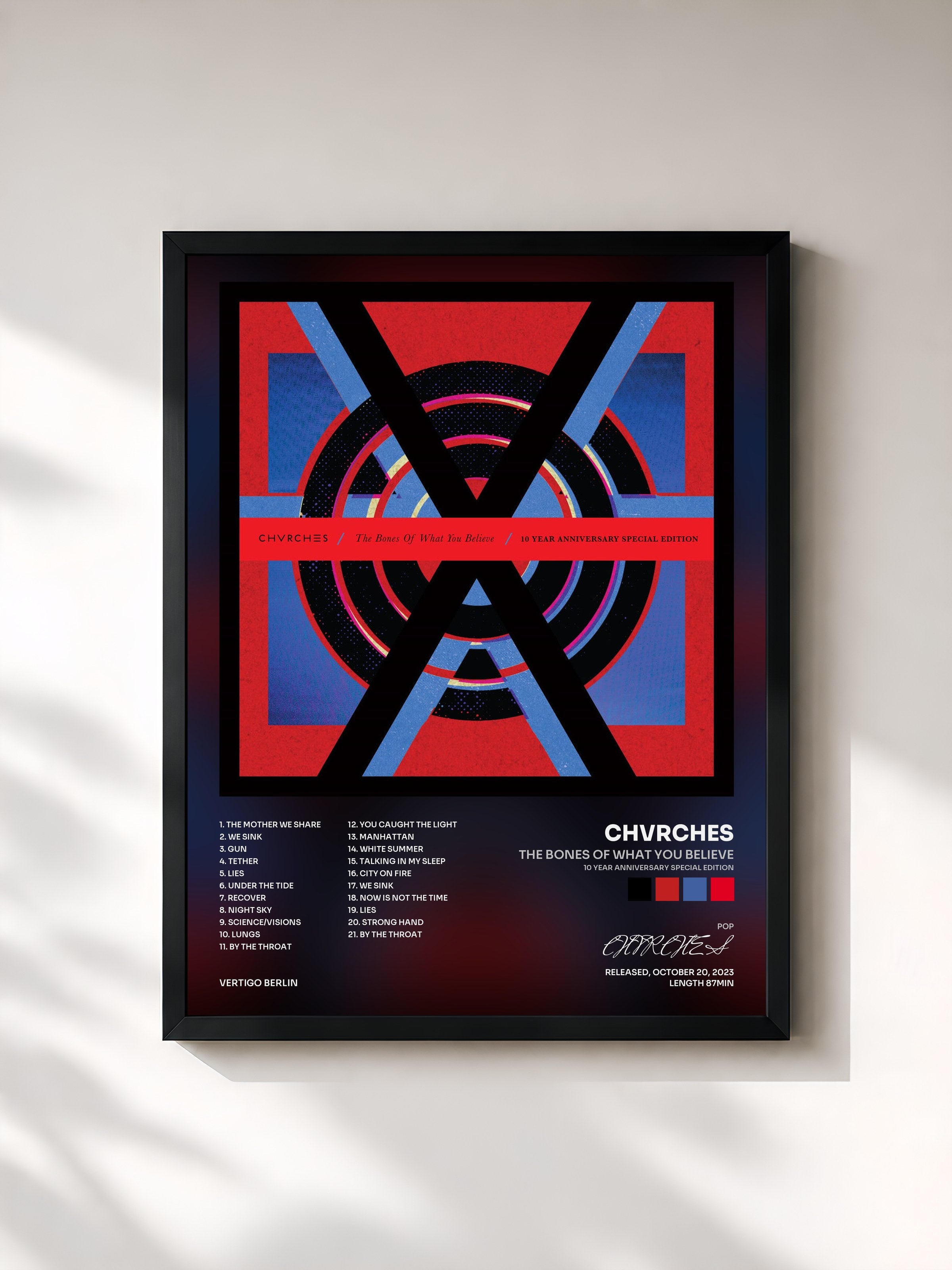 #noir Tableau de l'album The Bones Of What You Believe (10 Year Anniversary Special Edition) de CHVRCHES, cadre noir, imprimé et encadré en France