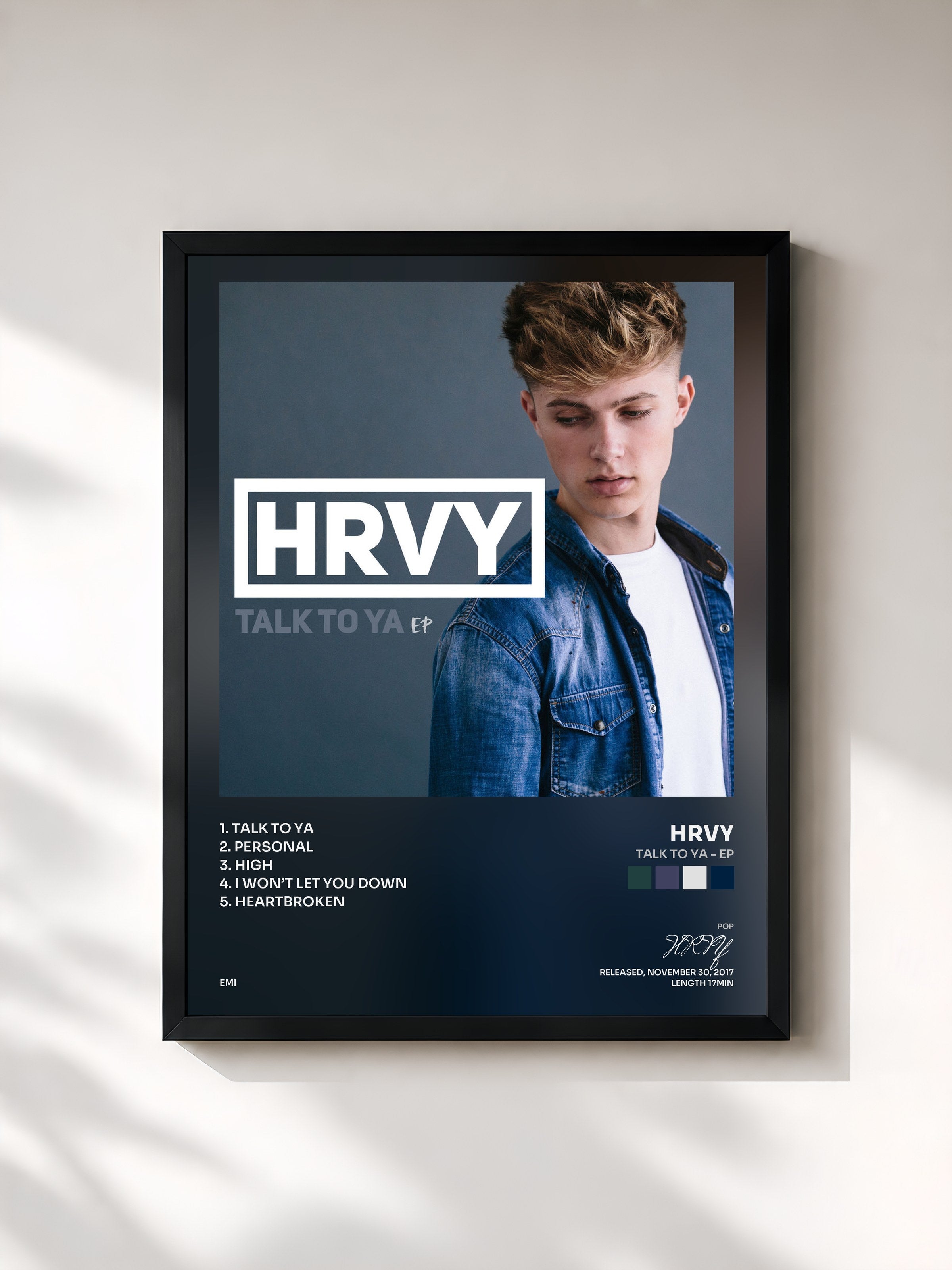 #noir Tableau de l'album Talk To Ya - EP de HRVY, cadre noir, imprimé et encadré en France