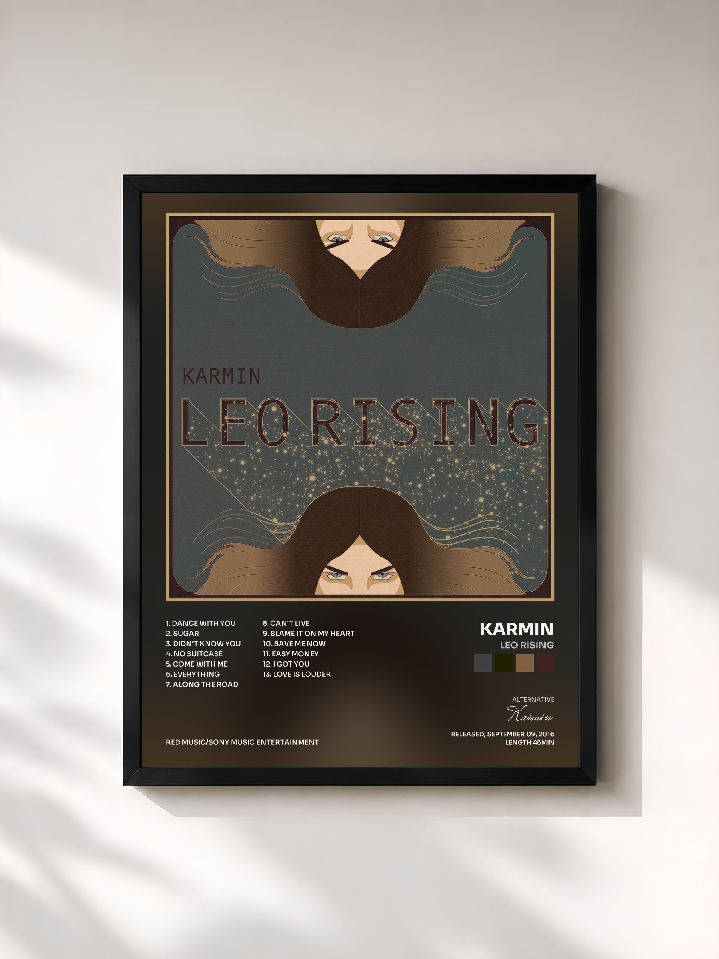 #noir Tableau de l'album Leo Rising de Karmin, cadre noir, imprimé et encadré en France