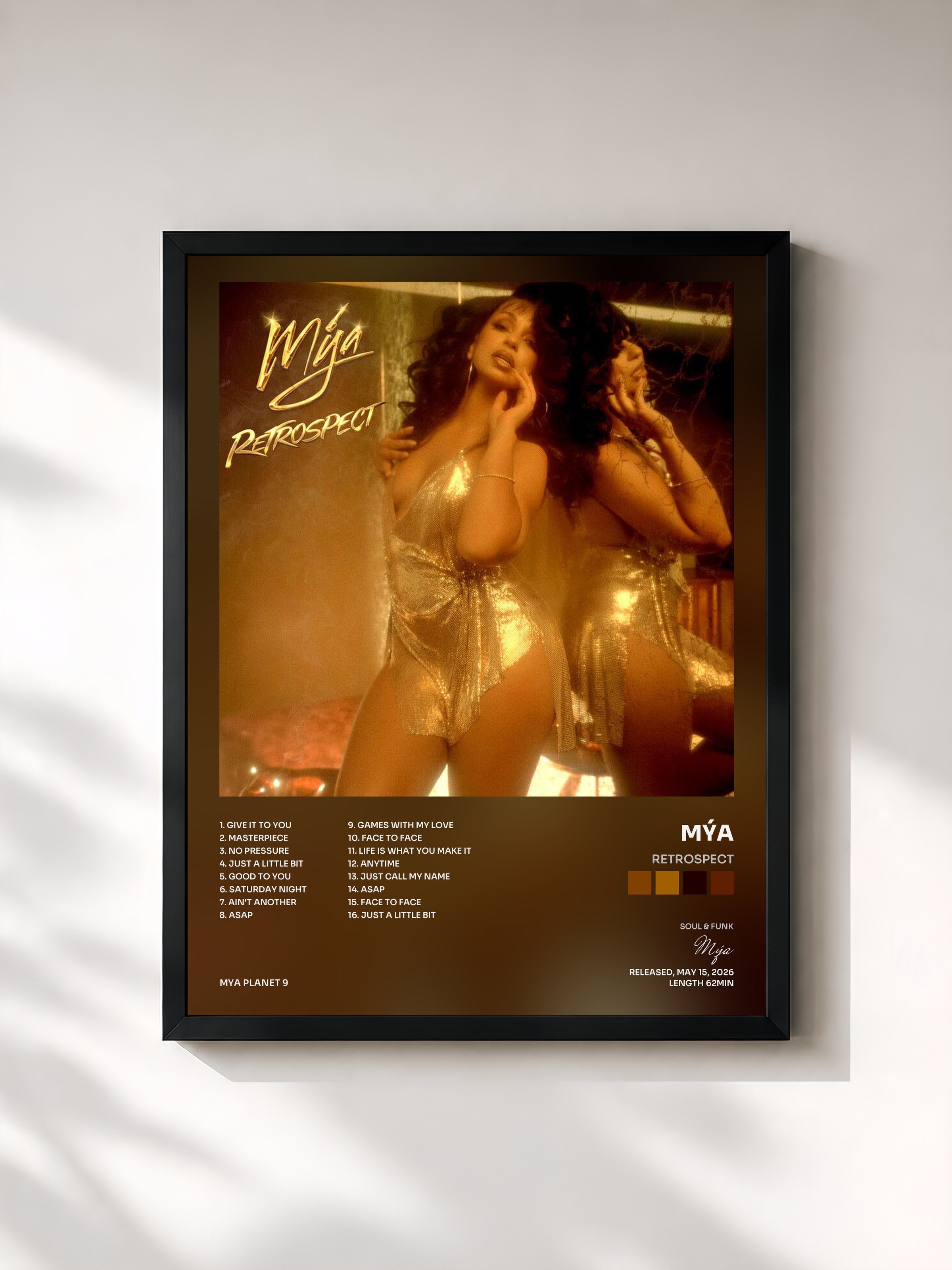 #noir Tableau de l'album Retrospect de Mýa, cadre noir, imprimé et encadré en France