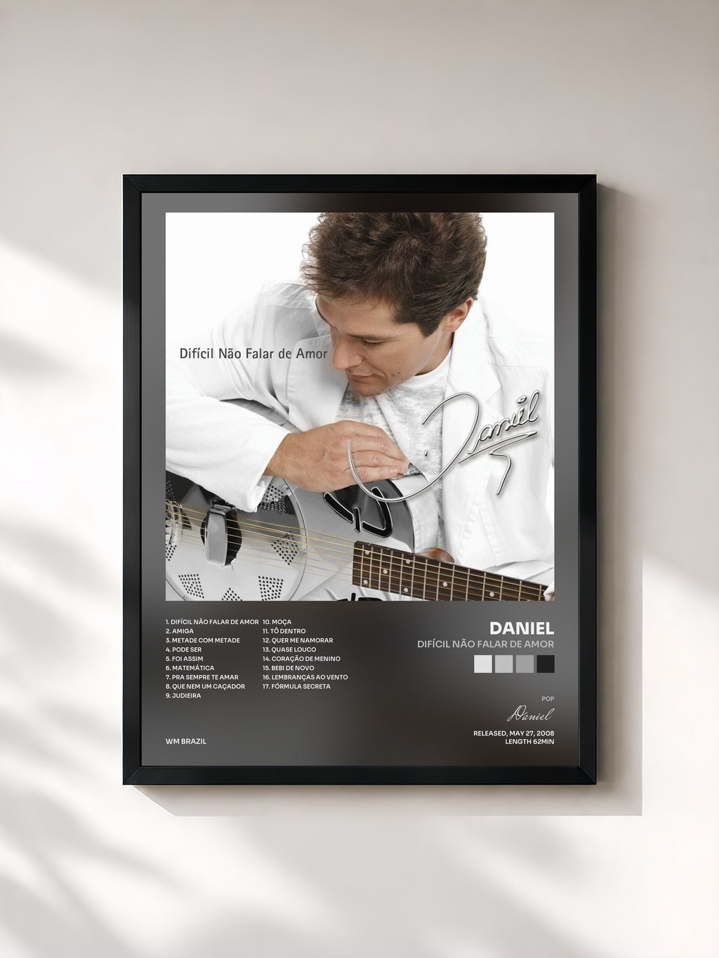 #noir Tableau de l'album Difícil Não Falar de Amor de Daniel, cadre noir, imprimé et encadré en France