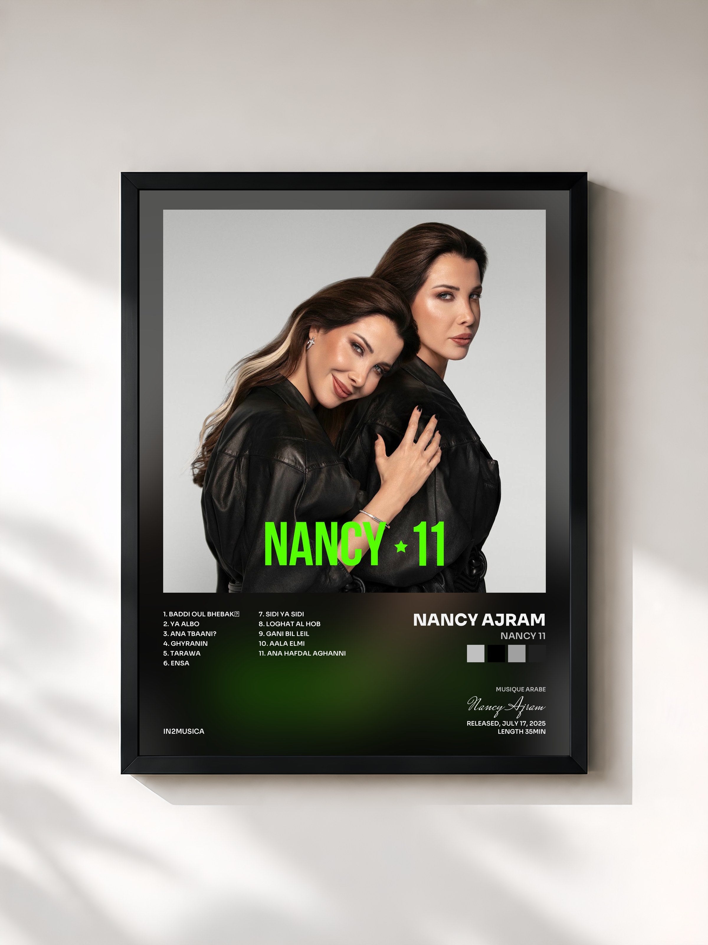 #noir Tableau de l'album NANCY 11 de Nancy Ajram, cadre noir, imprimé et encadré en France