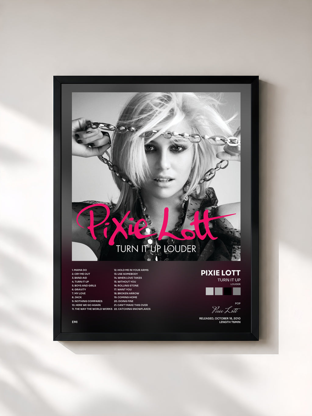 #noir Tableau de l'album Turn It Up (Louder) de Pixie Lott, cadre noir, imprimé et encadré en France