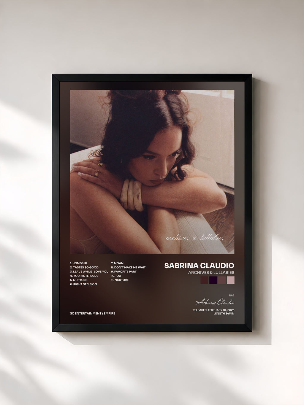 #noir Tableau de l'album Archives & Lullabies de Sabrina Claudio, cadre noir, imprimé et encadré en France