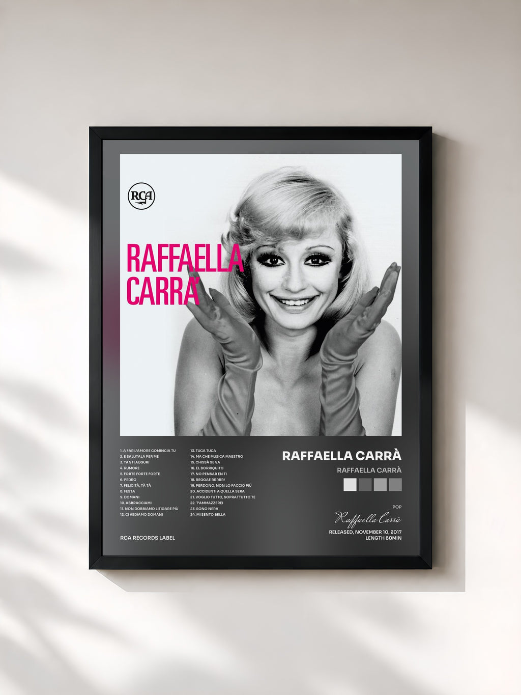 #noir Tableau de l'album Raffaella Carrà de Raffaella Carrà, cadre noir, imprimé et encadré en France