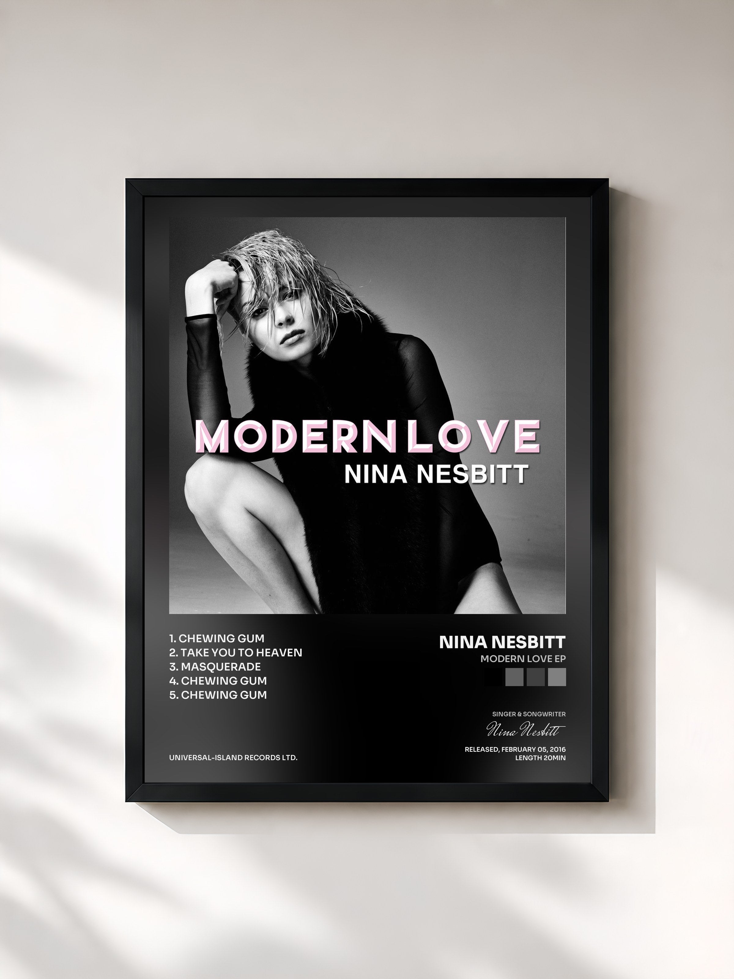 #noir Tableau de l'album Modern Love EP de Nina Nesbitt, cadre noir, imprimé et encadré en France