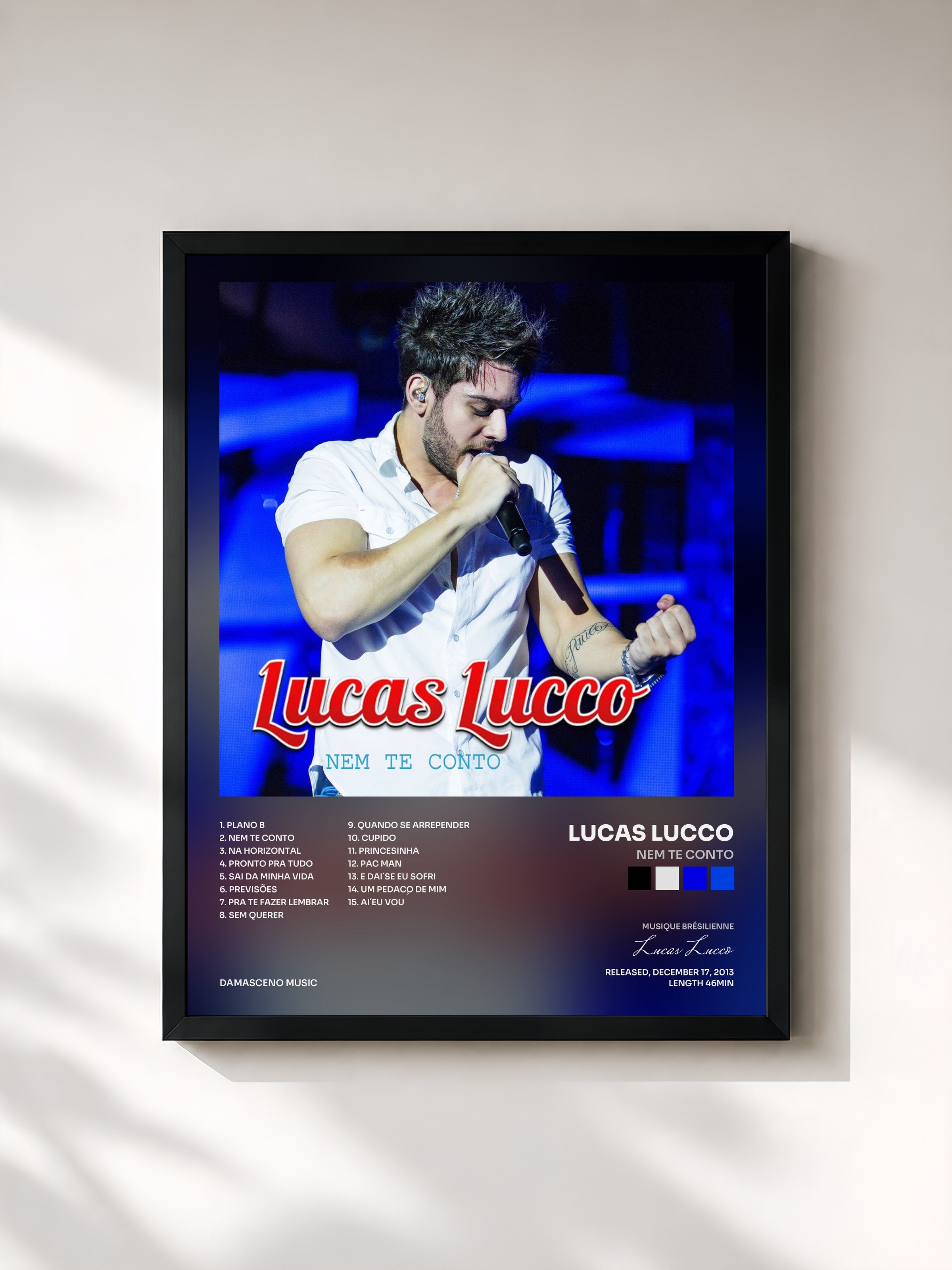 #noir Tableau de l'album Nem Te Conto de Lucas Lucco, cadre noir, imprimé et encadré en France