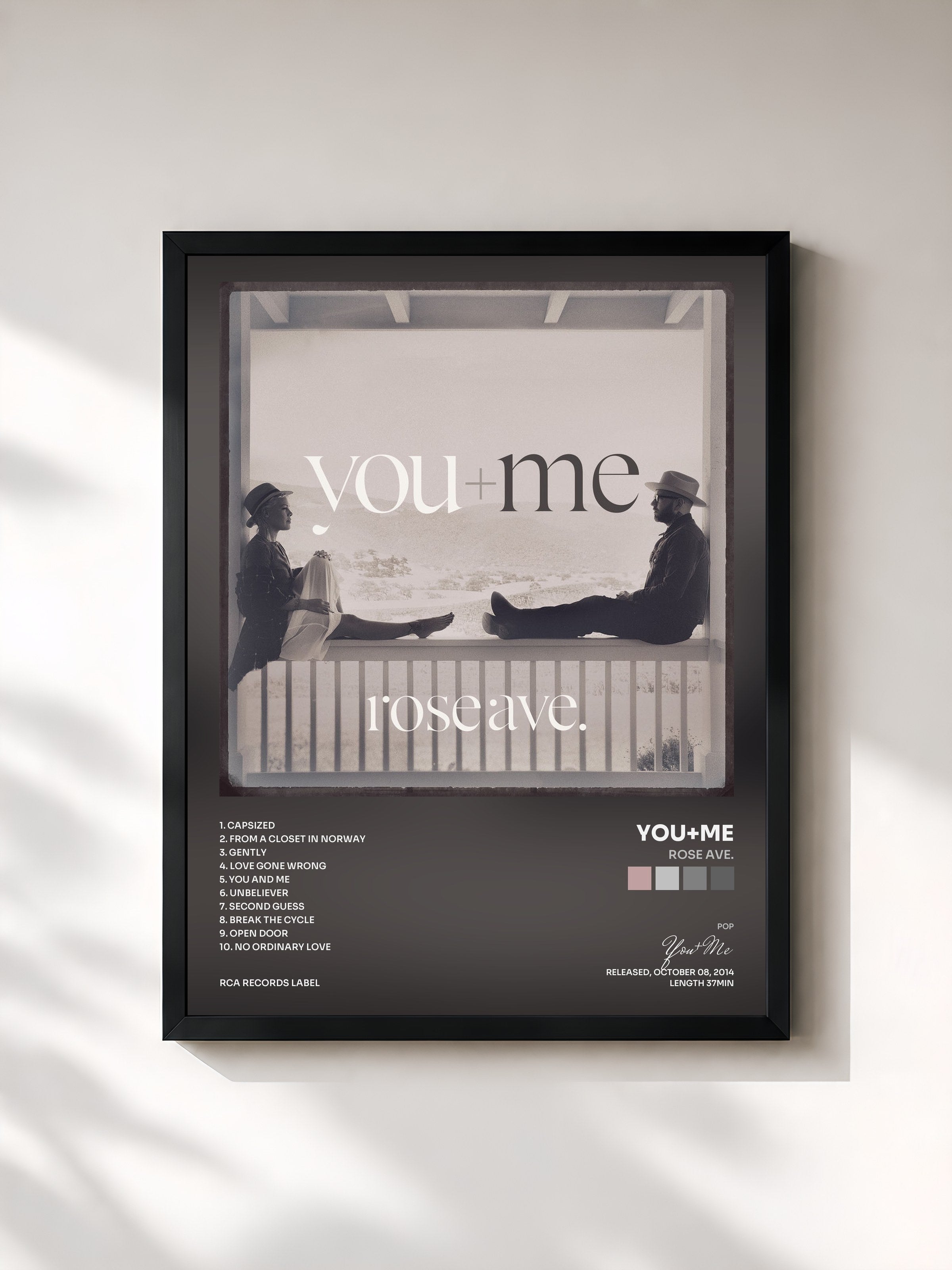 #noir Tableau de l'album rose ave. de You+Me, cadre noir, imprimé et encadré en France