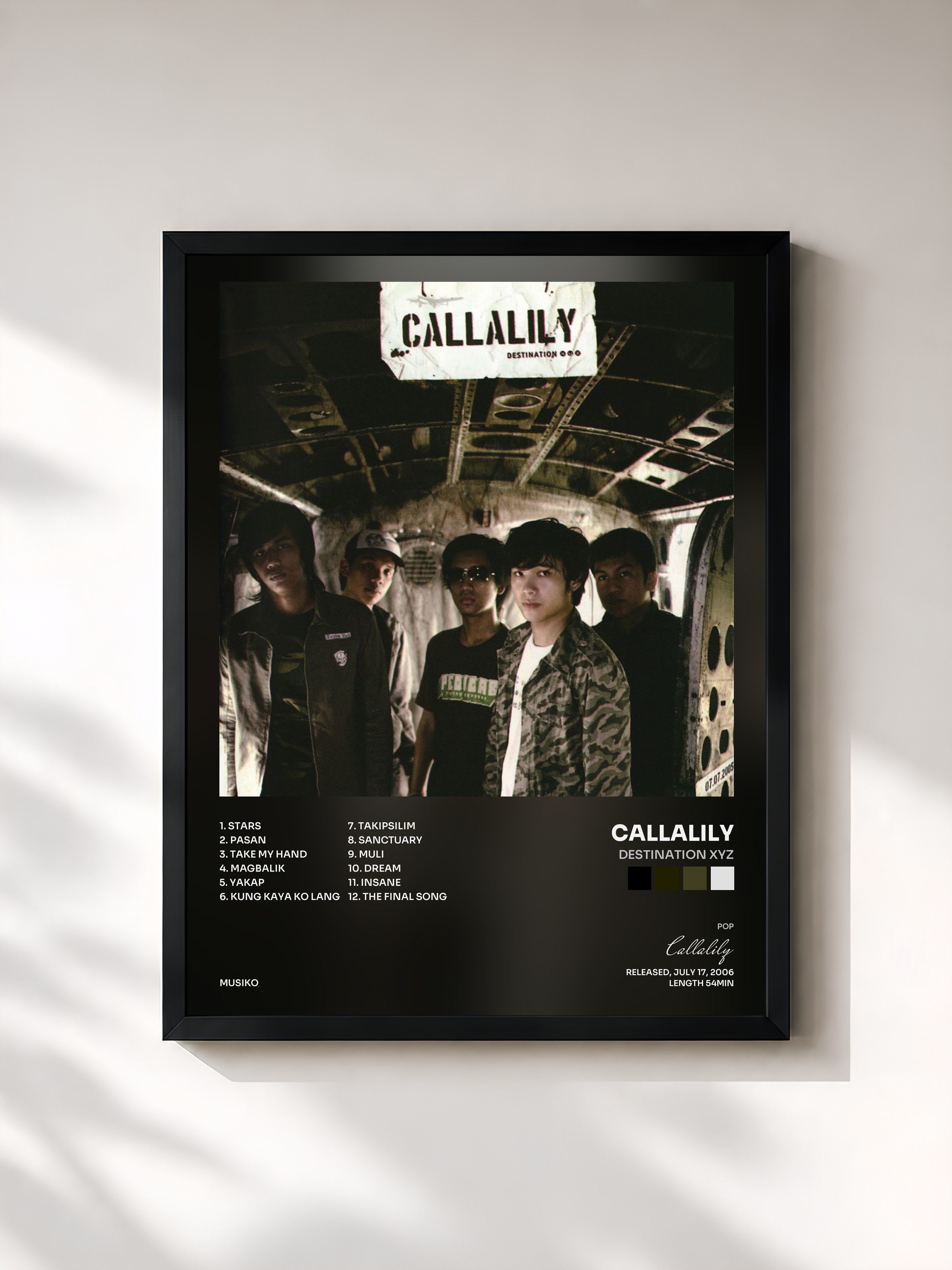 #noir Tableau de l'album Destination XYZ de Callalily, cadre noir, imprimé et encadré en France