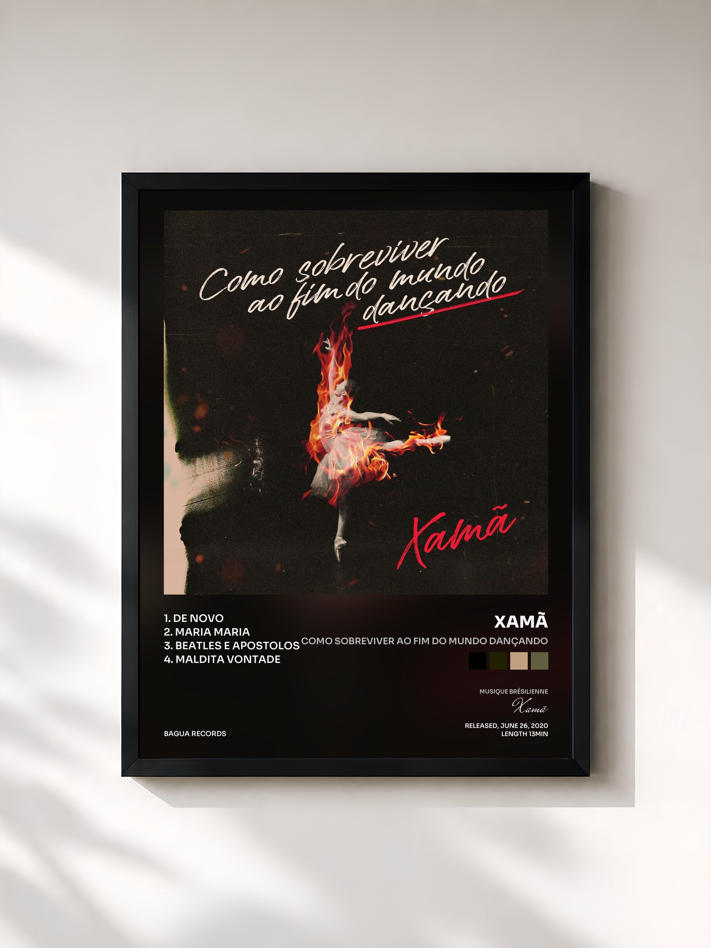 #noir Tableau de l'album Como Sobreviver ao Fim do Mundo Dançando de Xamã, cadre noir, imprimé et encadré en France