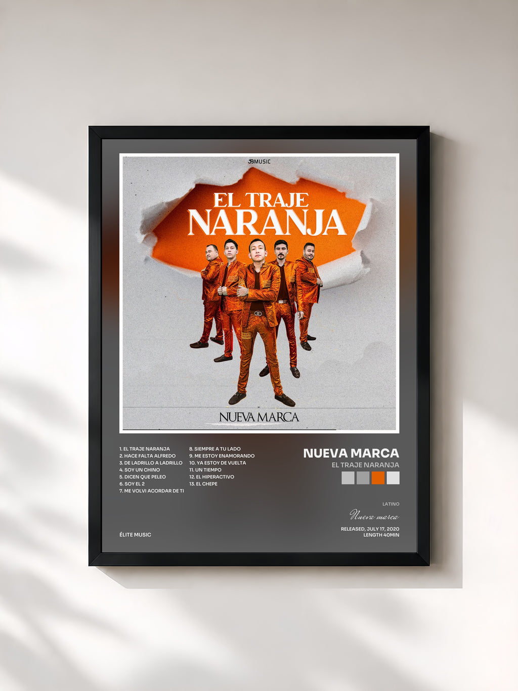 #noir Tableau de l'album El Traje Naranja de Nueva marca, cadre noir, imprimé et encadré en France