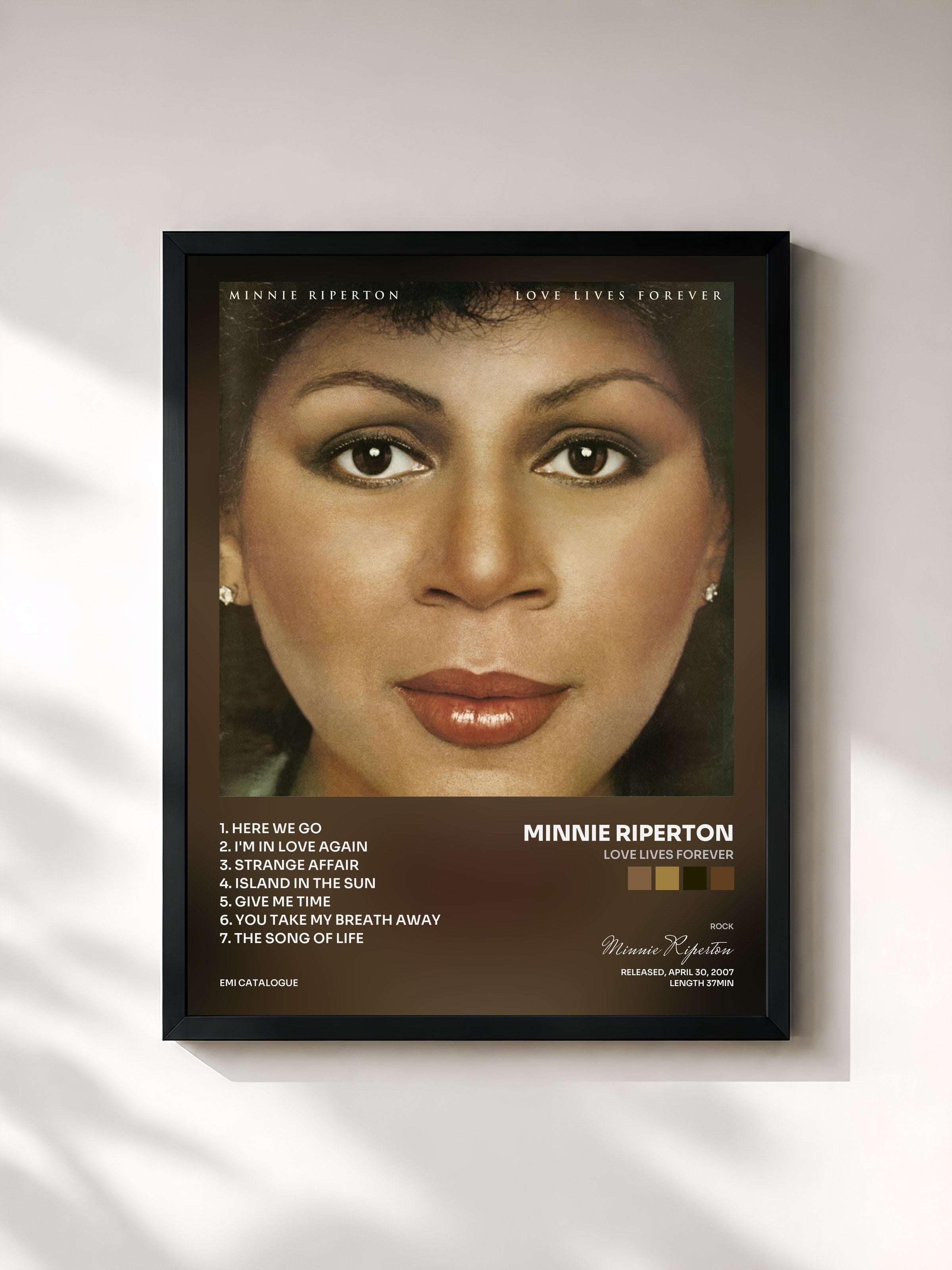 #noir Tableau de l'album Love Lives Forever de Minnie Riperton, cadre noir, imprimé et encadré en France
