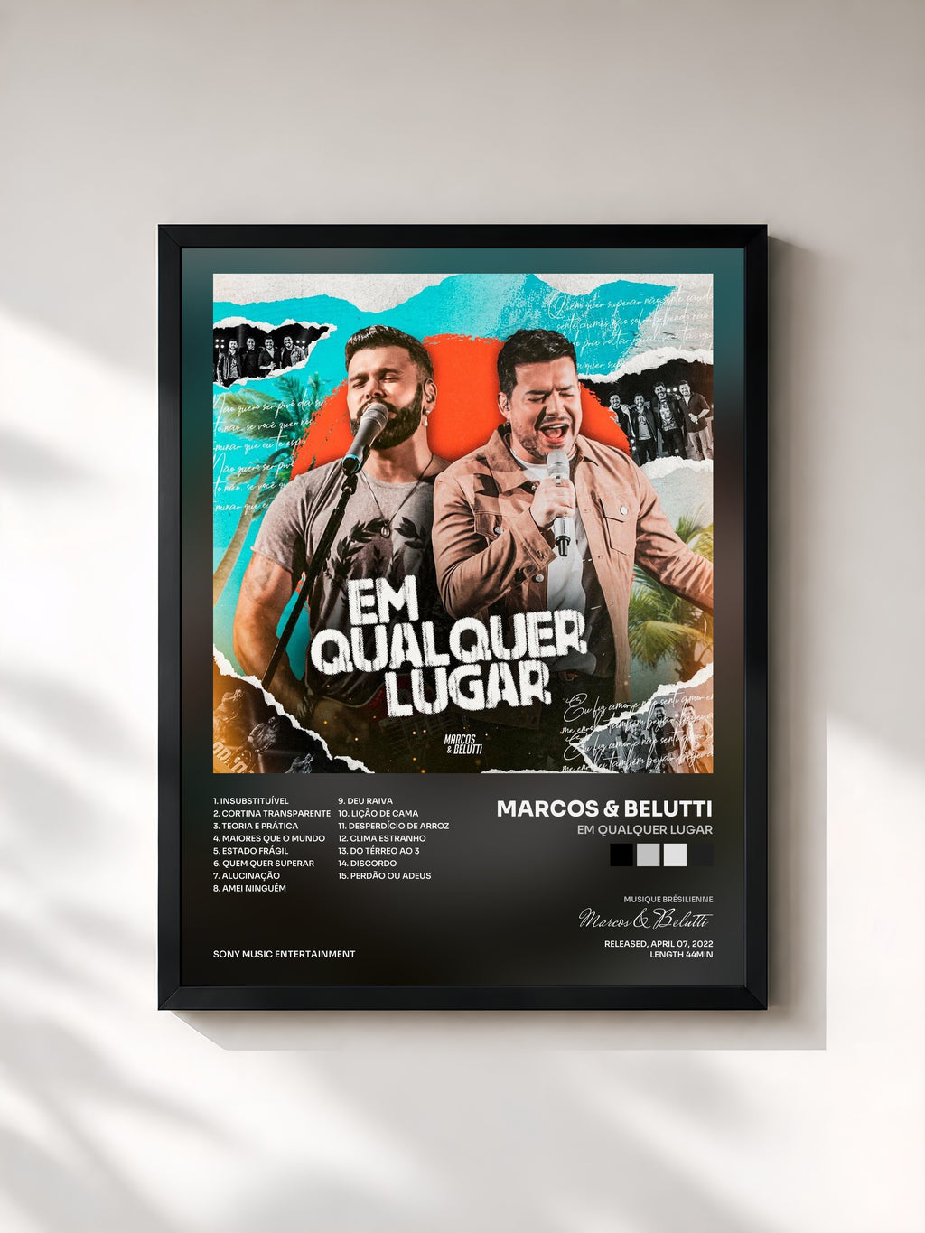 #noir Tableau de l'album Em Qualquer Lugar de Marcos & Belutti, cadre noir, imprimé et encadré en France