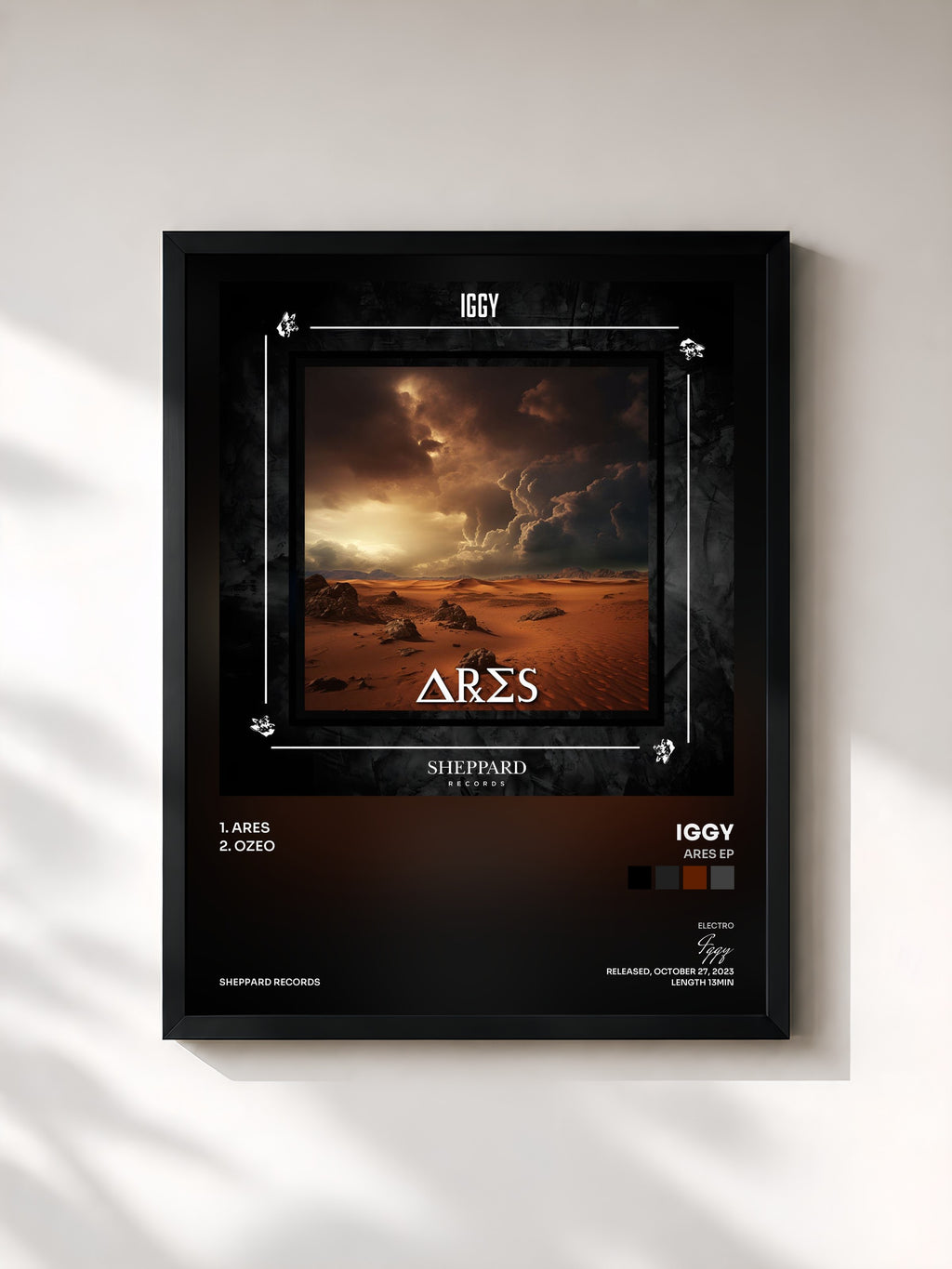 #noir Tableau de l'album Ares EP de Iggy, cadre noir, imprimé et encadré en France