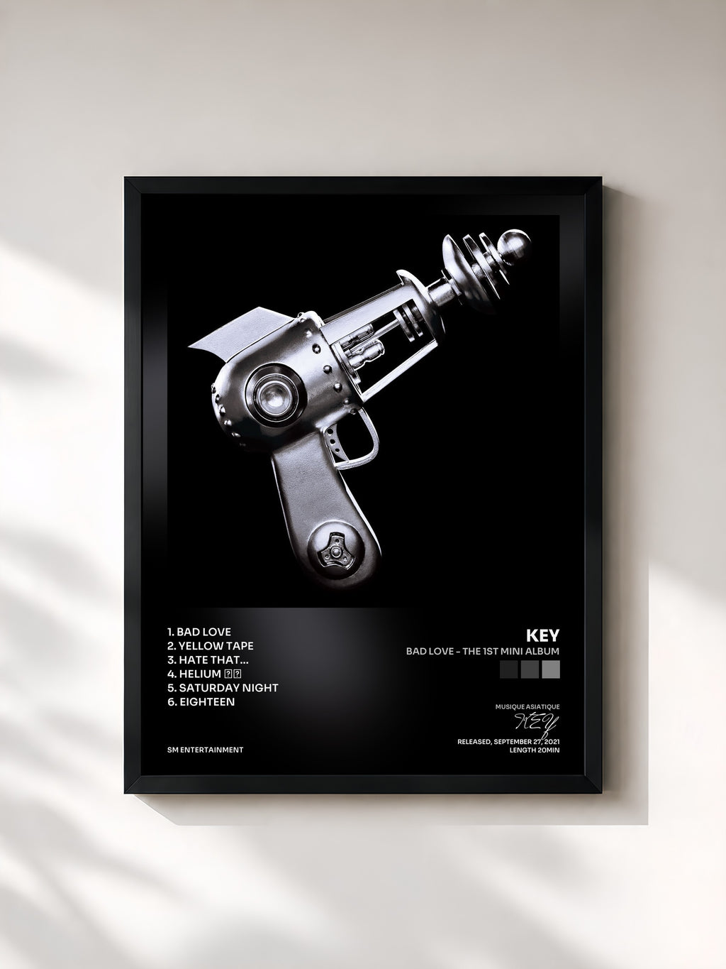 #noir Tableau de l'album BAD LOVE - The 1st Mini Album de KEY, cadre noir, imprimé et encadré en France