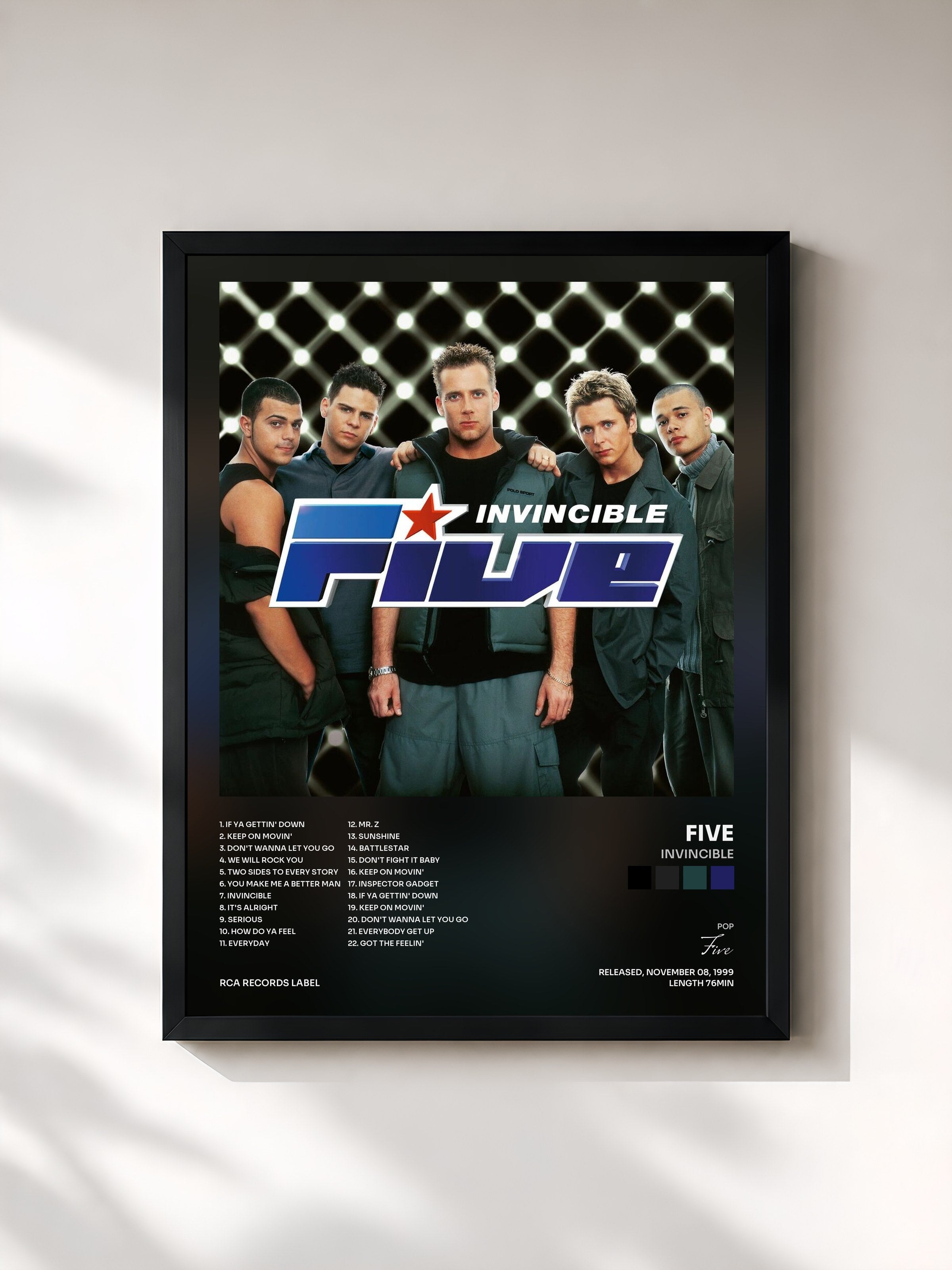 #noir Tableau de l'album Invincible de Five, cadre noir, imprimé et encadré en France