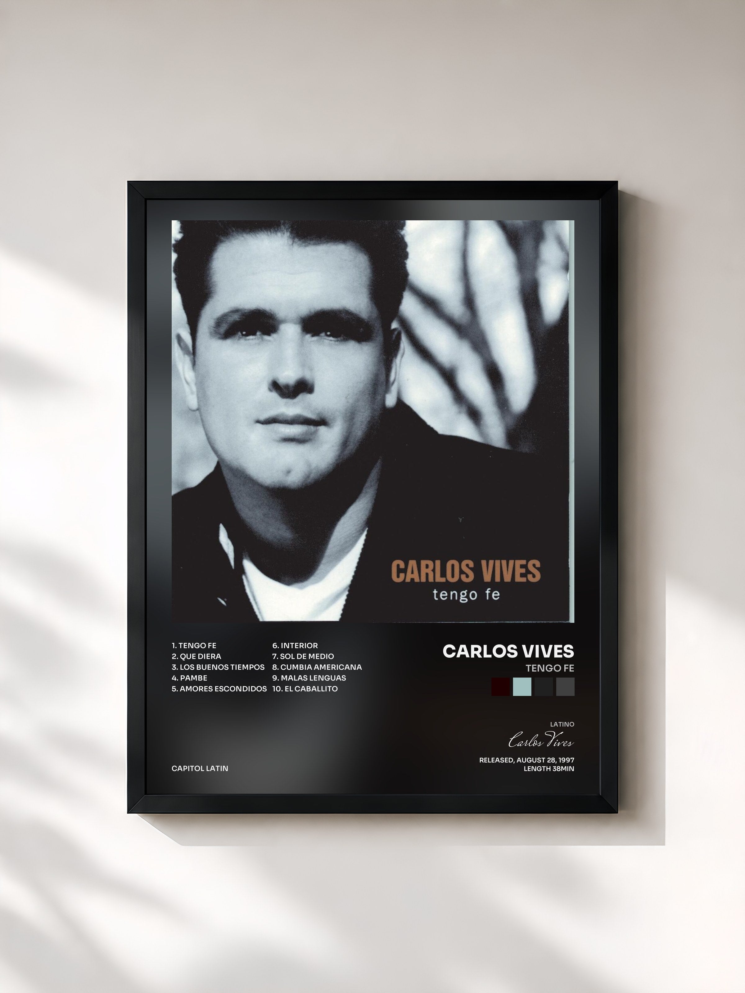 #noir Tableau de l'album Tengo Fe de Carlos Vives, cadre noir, imprimé et encadré en France