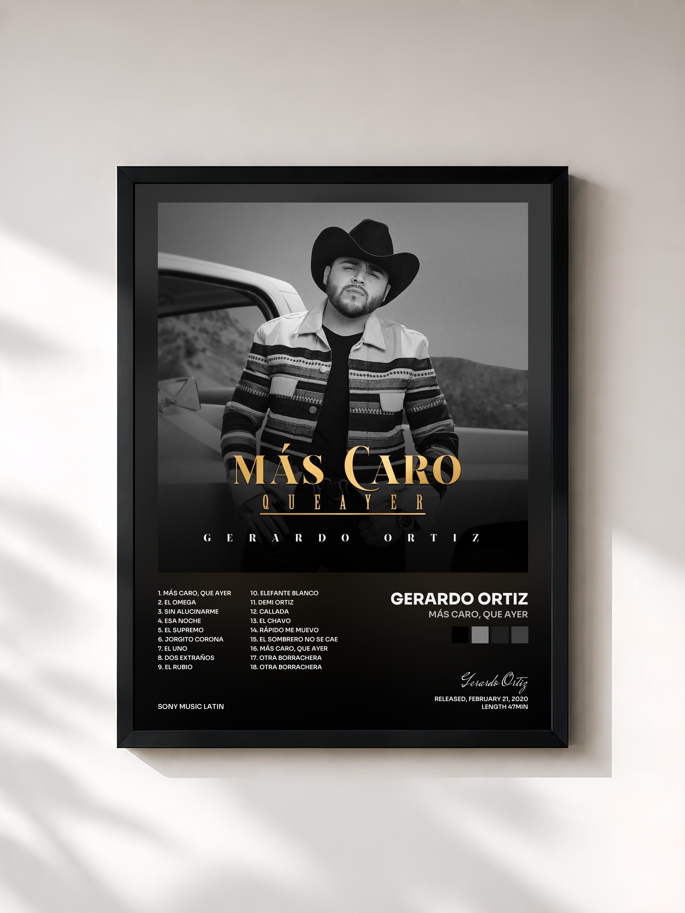#noir Tableau de l'album Más Caro, que ayer de Gerardo Ortiz, cadre noir, imprimé et encadré en France
