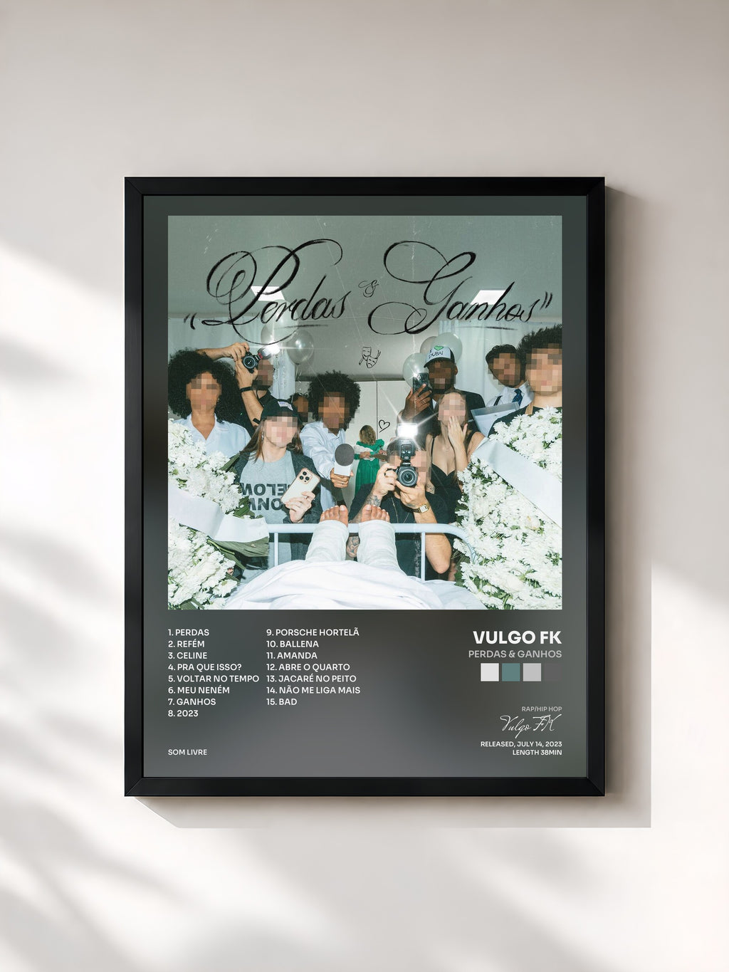 #noir Tableau de l'album Perdas & Ganhos de Vulgo FK, cadre noir, imprimé et encadré en France