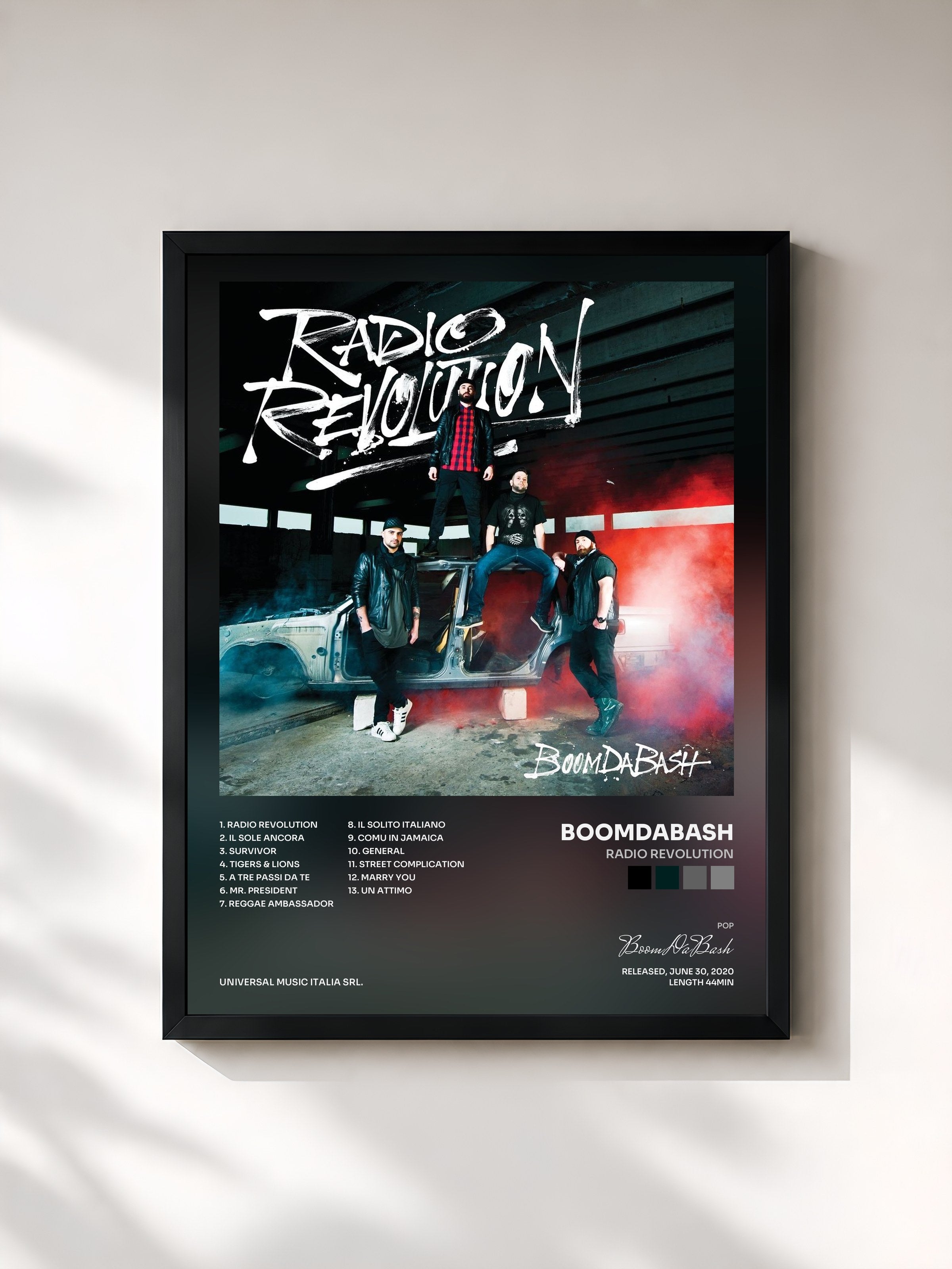 #noir Tableau de l'album Radio Revolution de BoomDaBash, cadre noir, imprimé et encadré en France