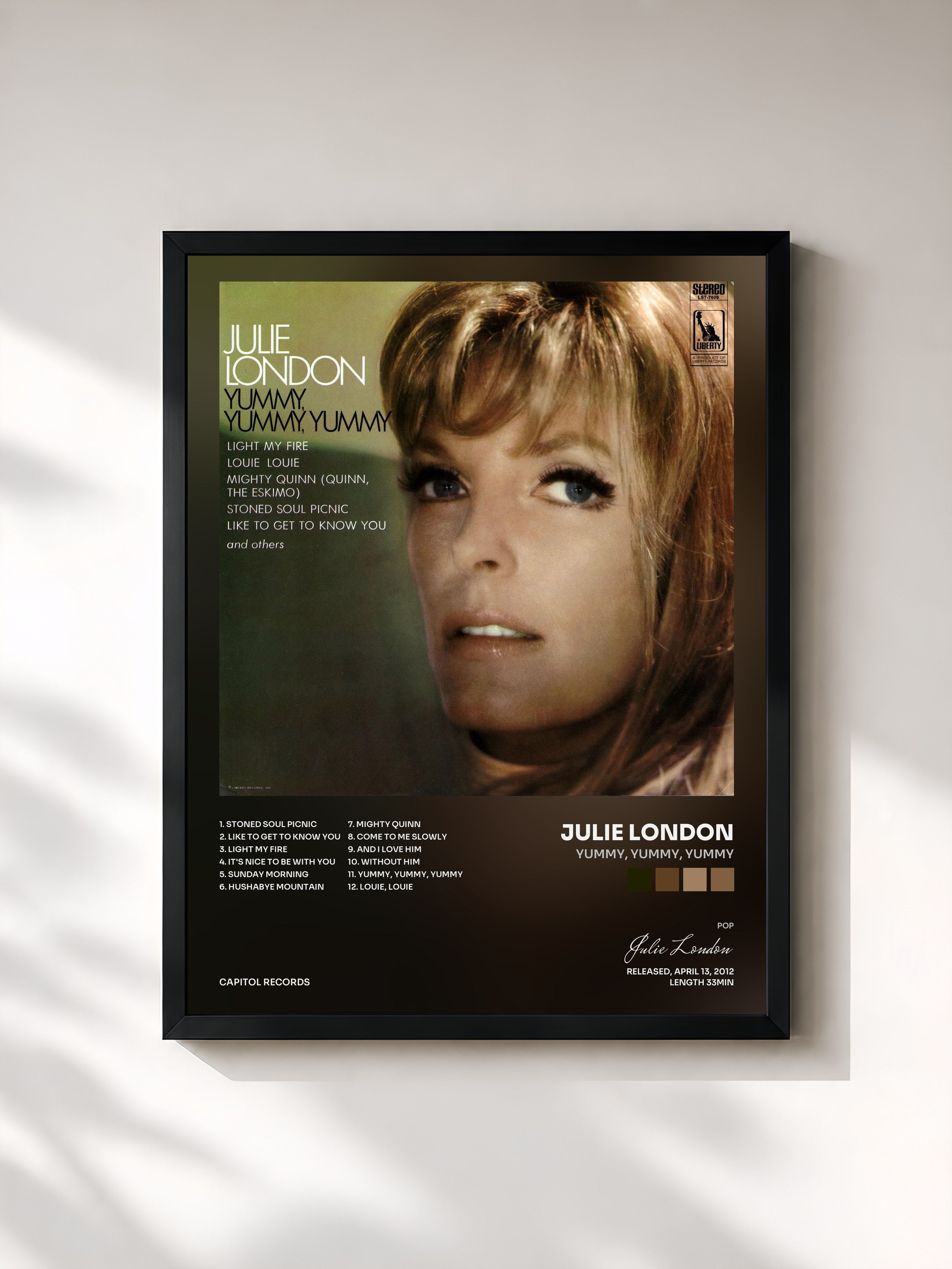 #noir Tableau de l'album Yummy, Yummy, Yummy de Julie London, cadre noir, imprimé et encadré en France
