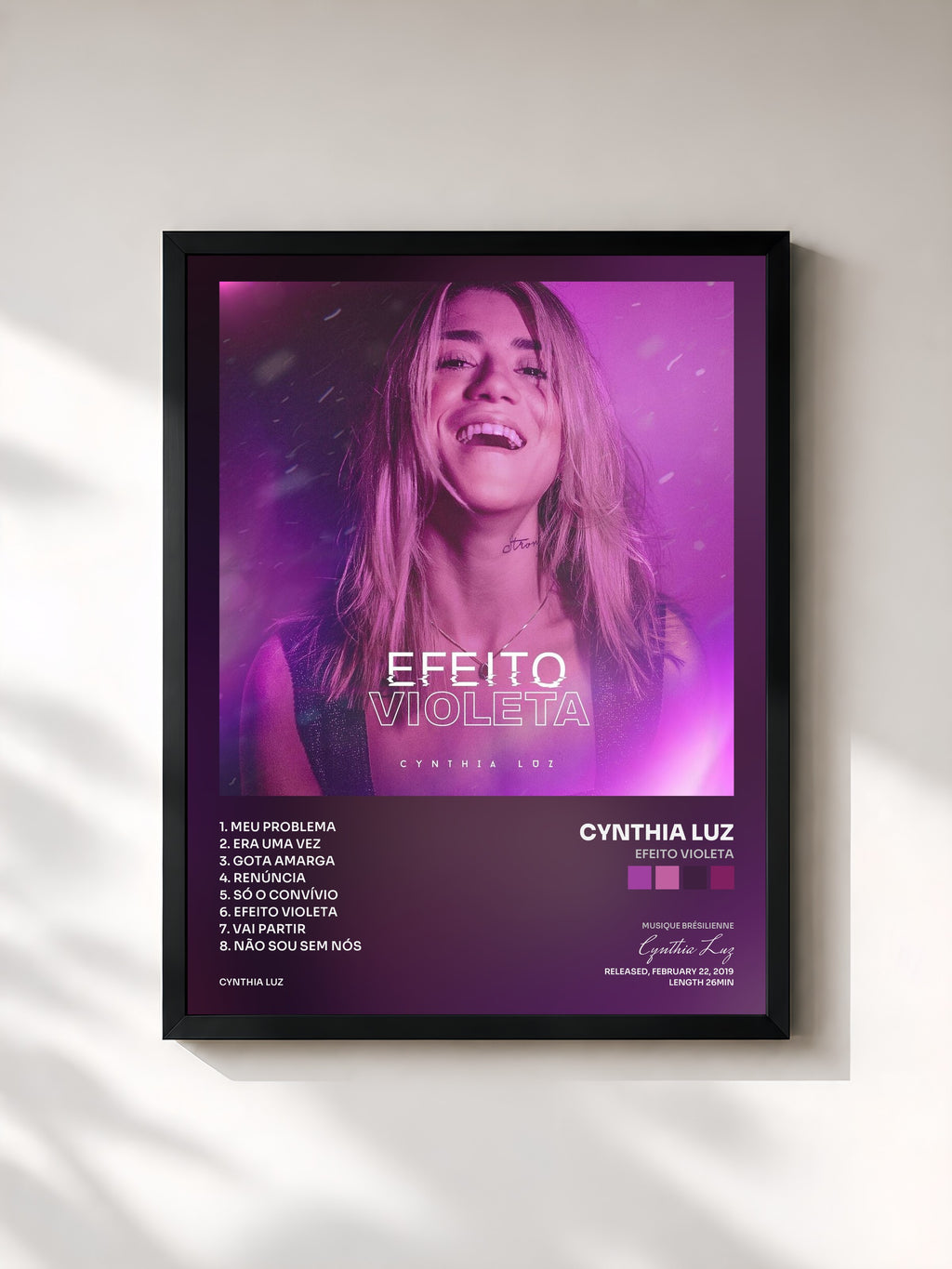 #noir Tableau de l'album Efeito Violeta de Cynthia Luz, cadre noir, imprimé et encadré en France