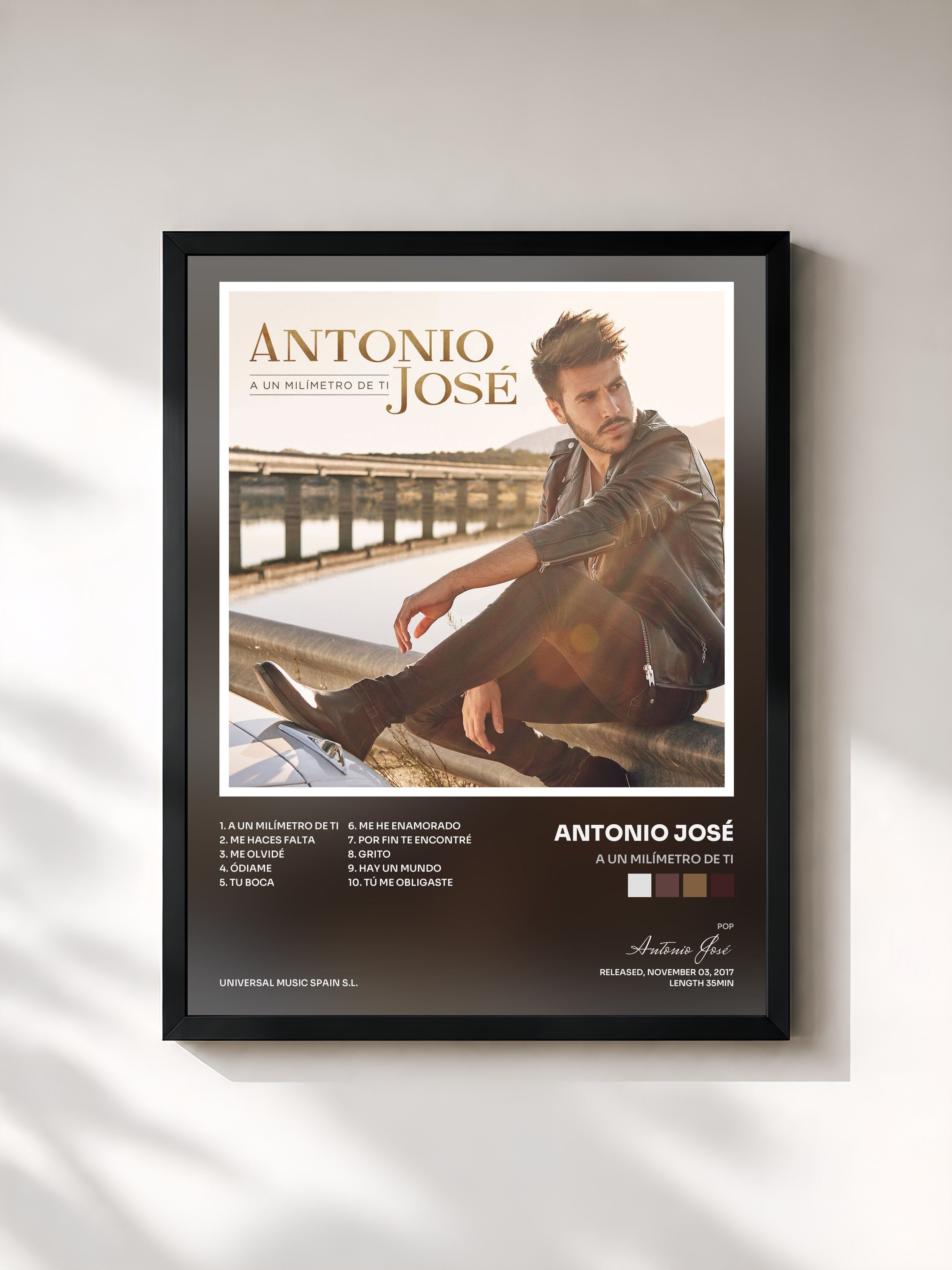 #noir Tableau de l'album A Un Milímetro De Ti de Antonio José, cadre noir, imprimé et encadré en France