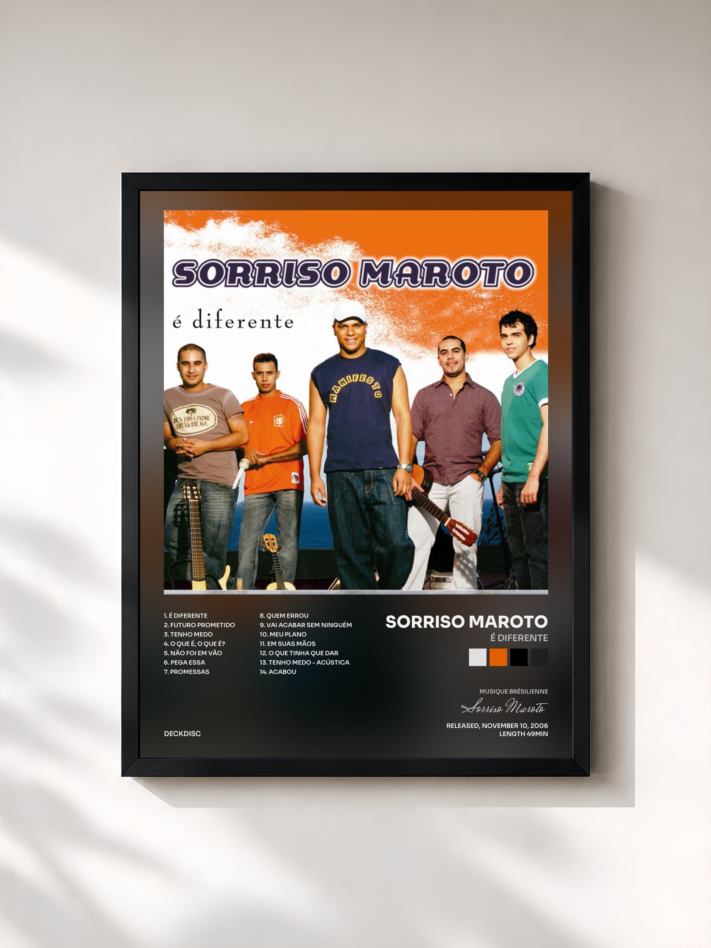 #noir Tableau de l'album É Diferente de Sorriso Maroto, cadre noir, imprimé et encadré en France