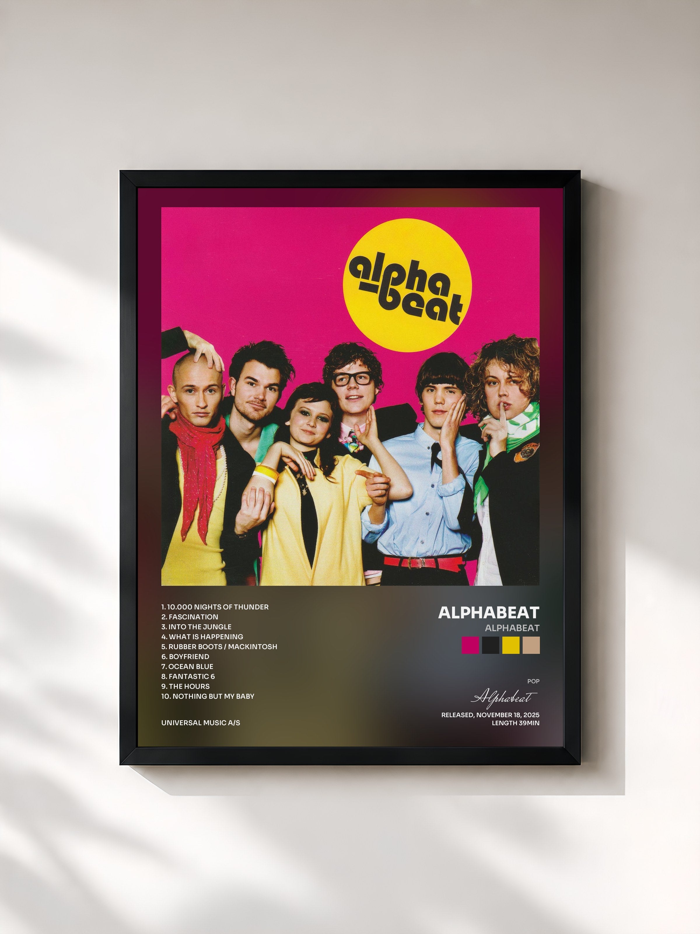 #noir Tableau de l'album Alphabeat de Alphabeat, cadre noir, imprimé et encadré en France