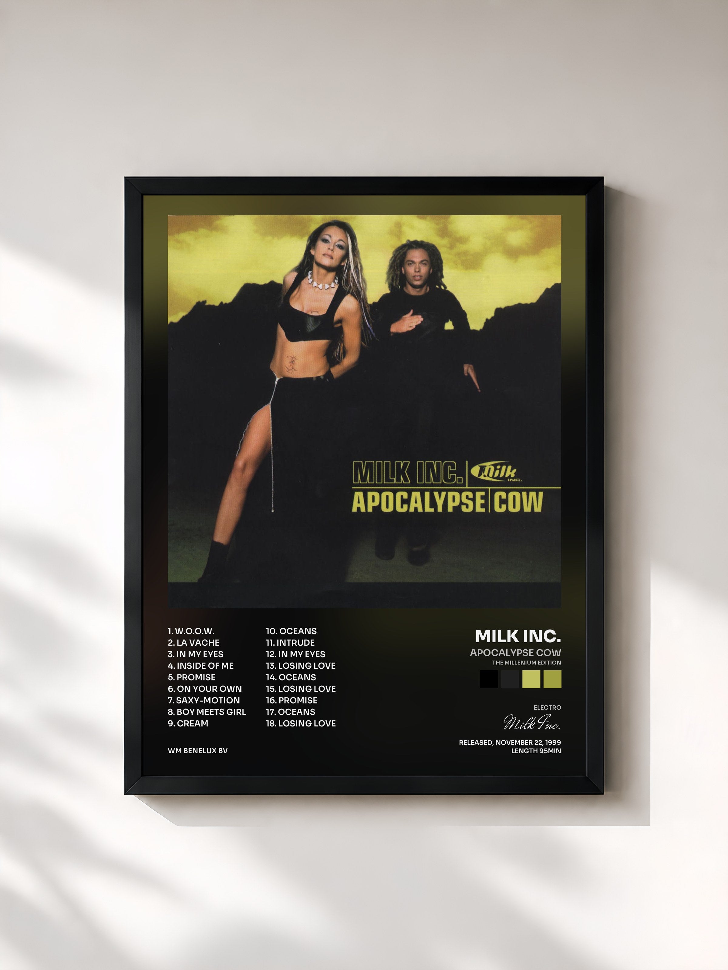 #noir Tableau de l'album Apocalypse Cow (The Millenium Edition) de Milk Inc., cadre noir, imprimé et encadré en France