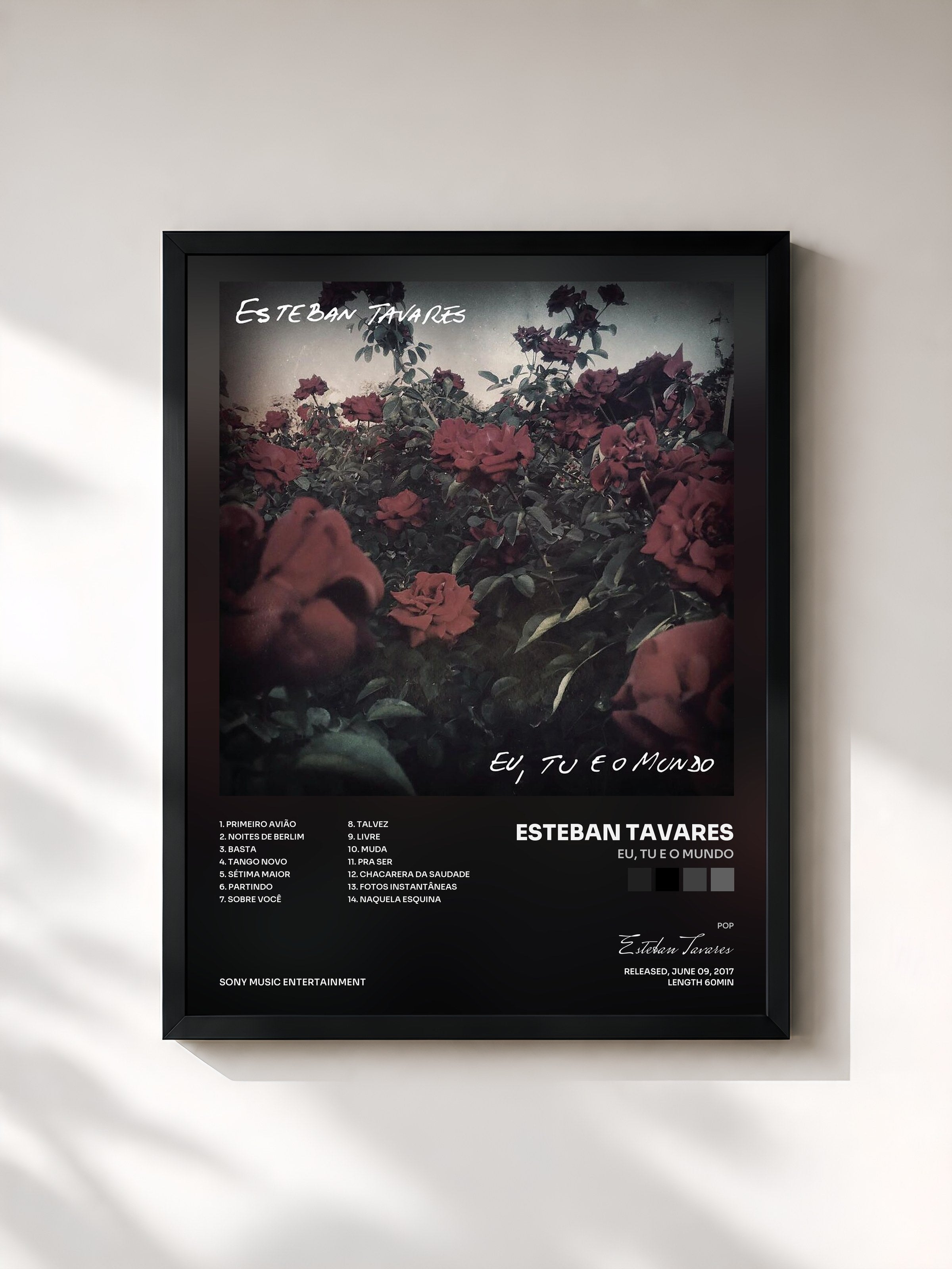 #noir Tableau de l'album Eu, Tu e o Mundo de Esteban Tavares, cadre noir, imprimé et encadré en France