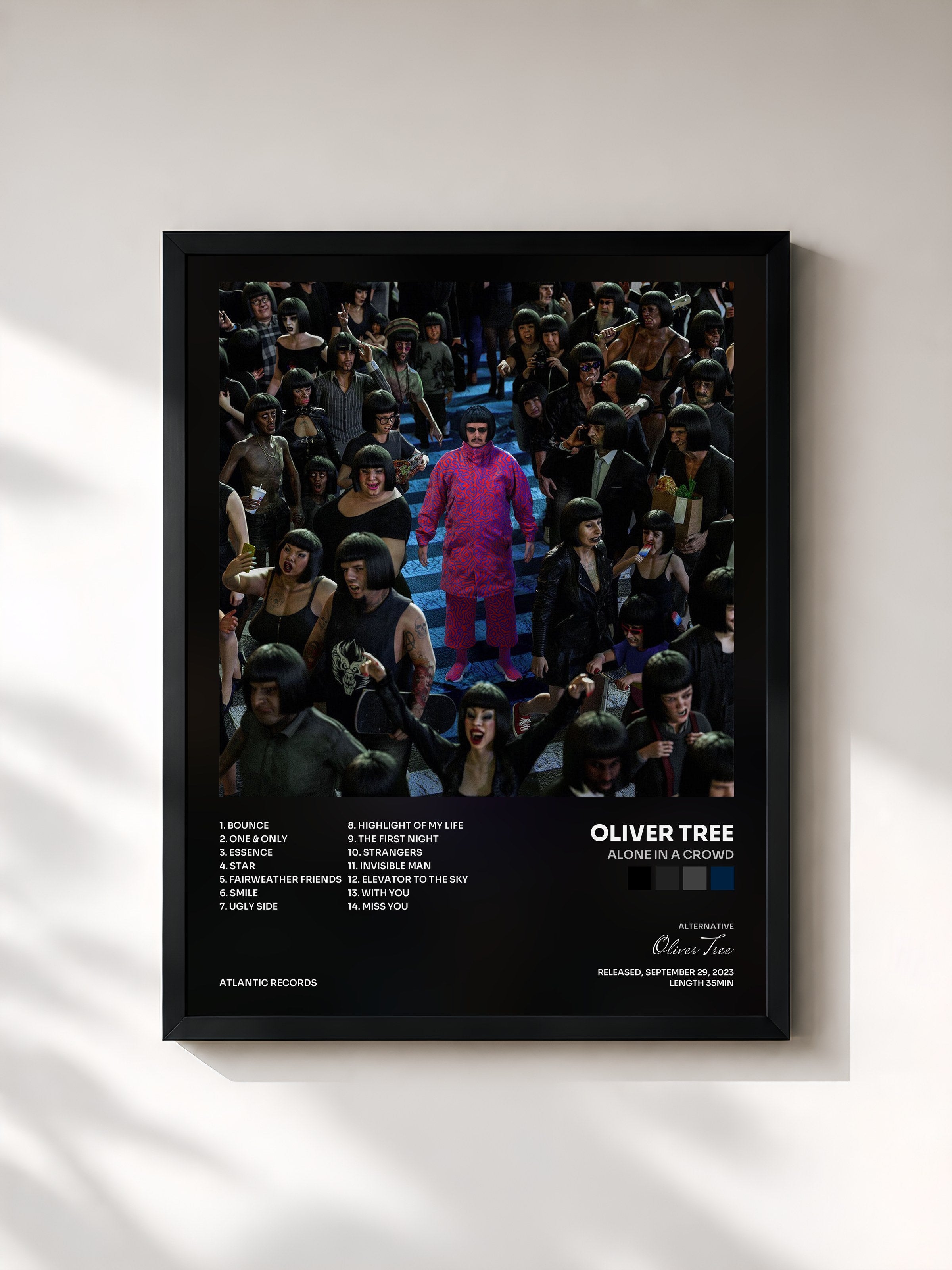 #noir Tableau de l'album Alone In A Crowd de Oliver Tree, cadre noir, imprimé et encadré en France