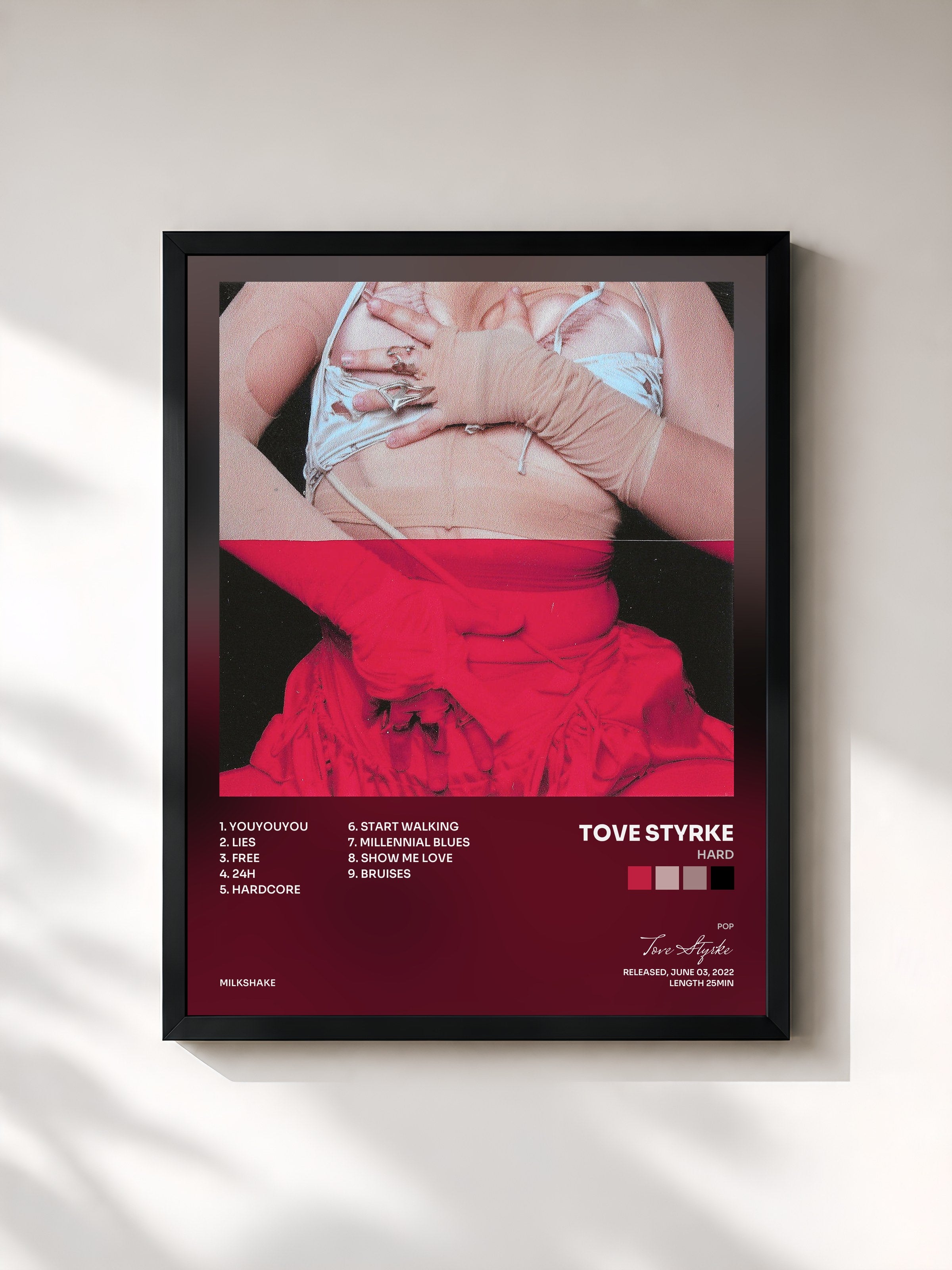 #noir Tableau de l'album HARD de Tove Styrke, cadre noir, imprimé et encadré en France