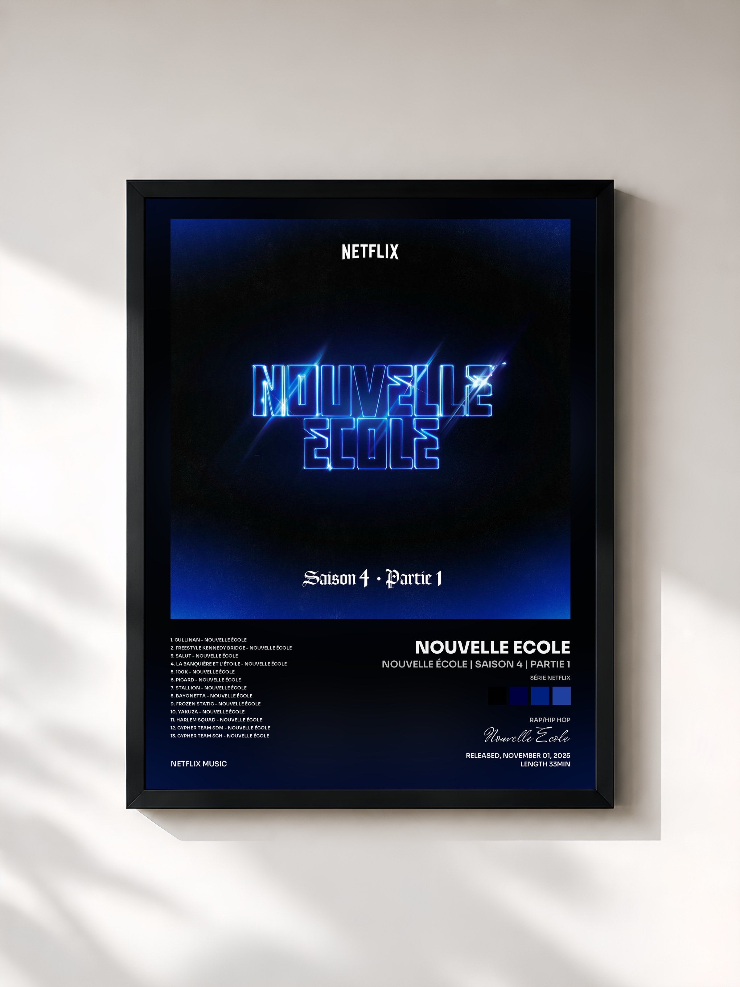 #noir Tableau de l'album Nouvelle École | Saison 4 | Partie 1 (Série Netflix) de Nouvelle Ecole, cadre noir, imprimé et encadré en France