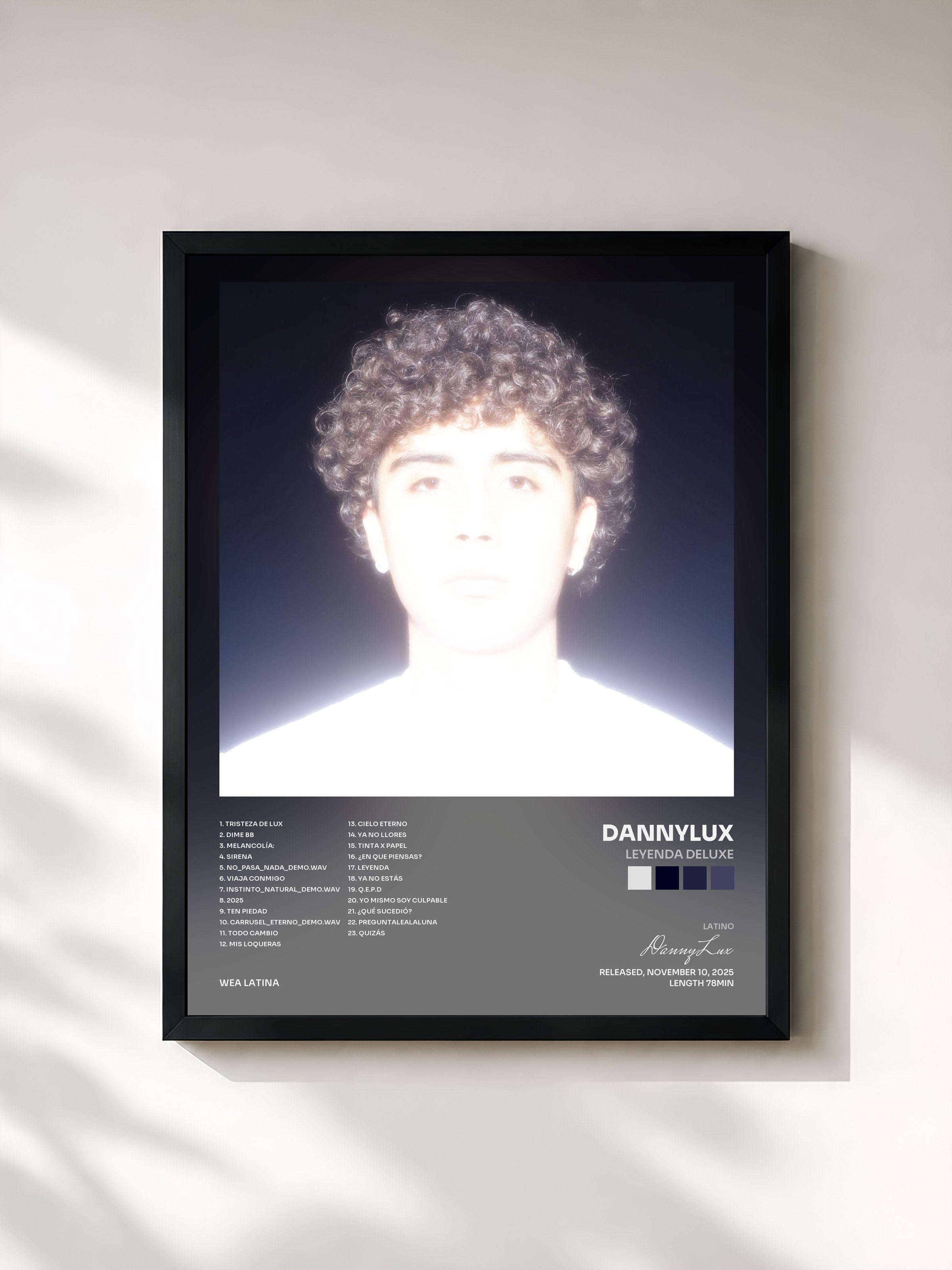 #noir Tableau de l'album LEYENDA DELUXE de DannyLux, cadre noir, imprimé et encadré en France