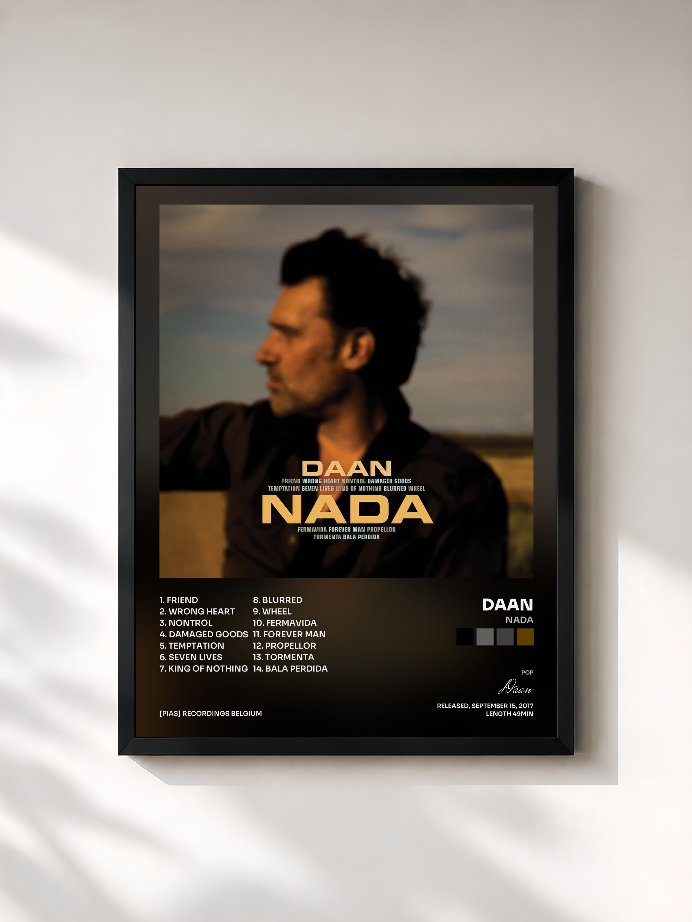 #noir Tableau de l'album Nada de Daan, cadre noir, imprimé et encadré en France