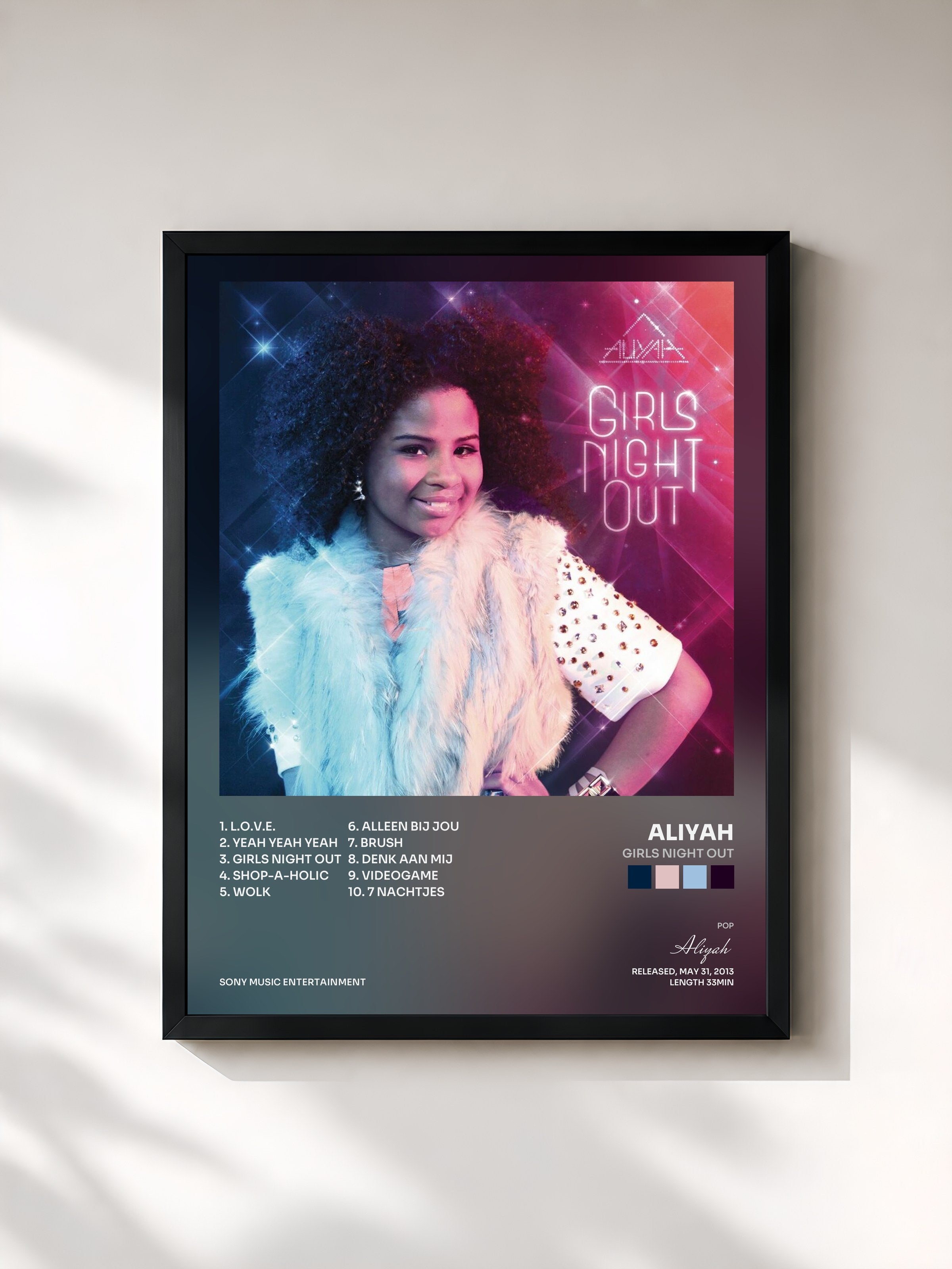 #noir Tableau de l'album Girls Night Out de Aliyah, cadre noir, imprimé et encadré en France