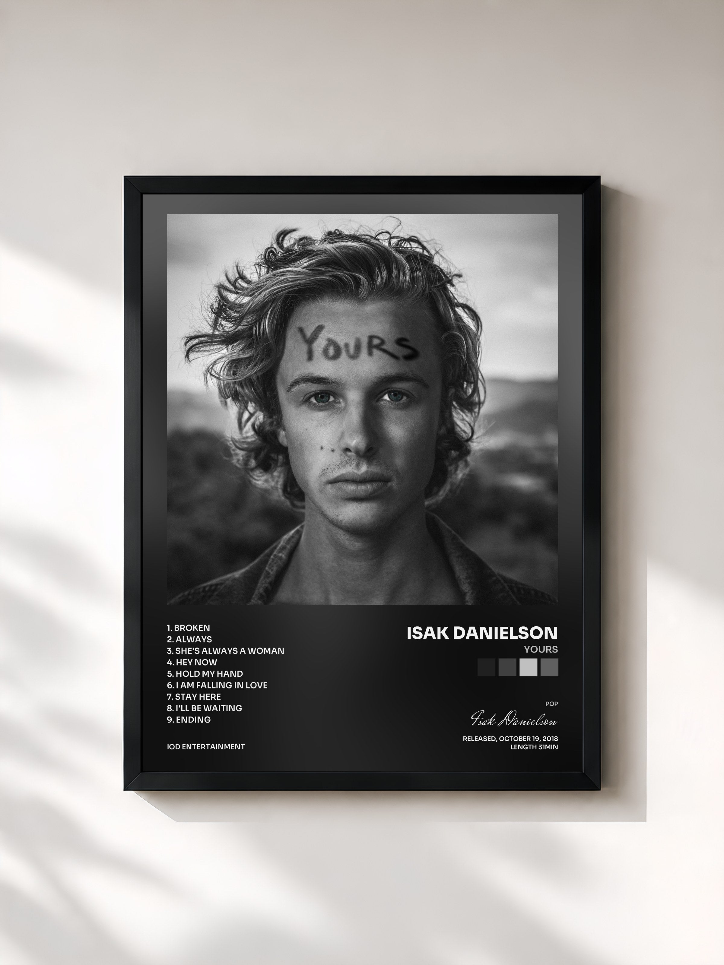 #noir Tableau de l'album Yours de Isak Danielson, cadre noir, imprimé et encadré en France